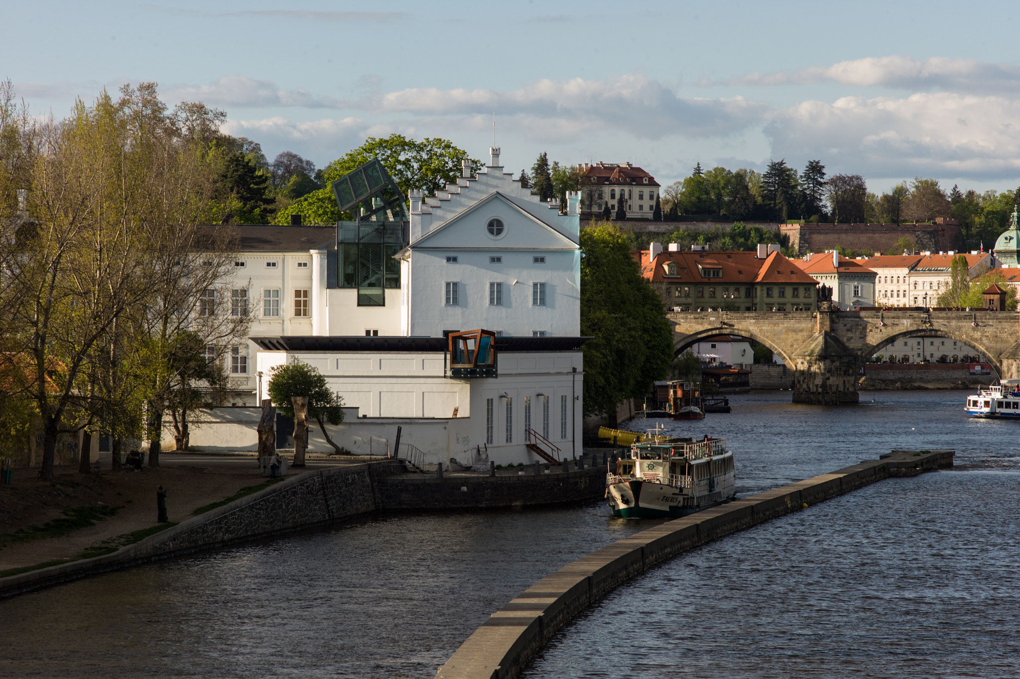 Elmarit-M 135mm f/2.8 (I/II) sample photo. Kampa museum photography