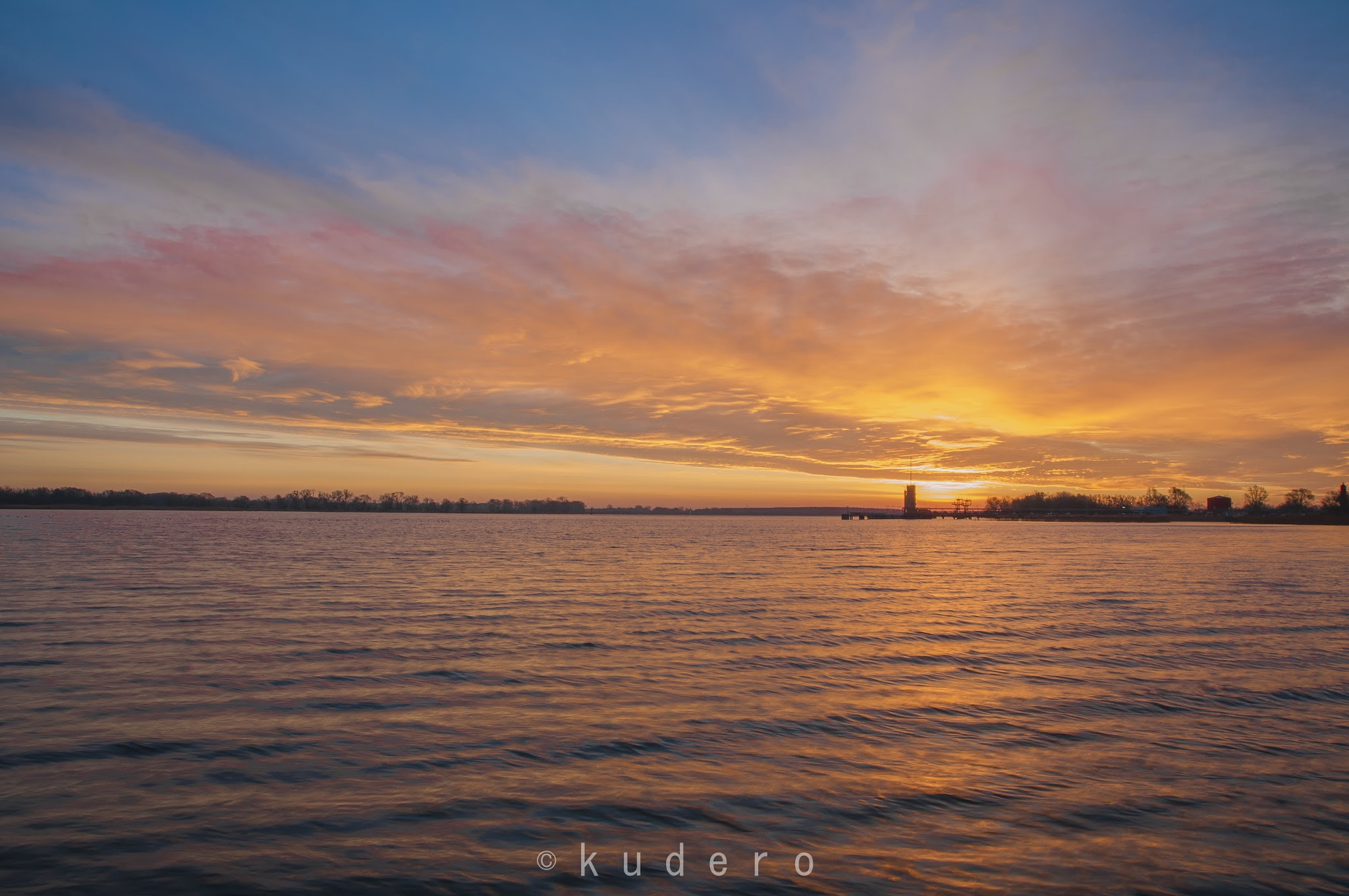 Sigma 17-35mm F2.8-4 EX Aspherical sample photo. Take that ;) sunrise on the river odra. photography