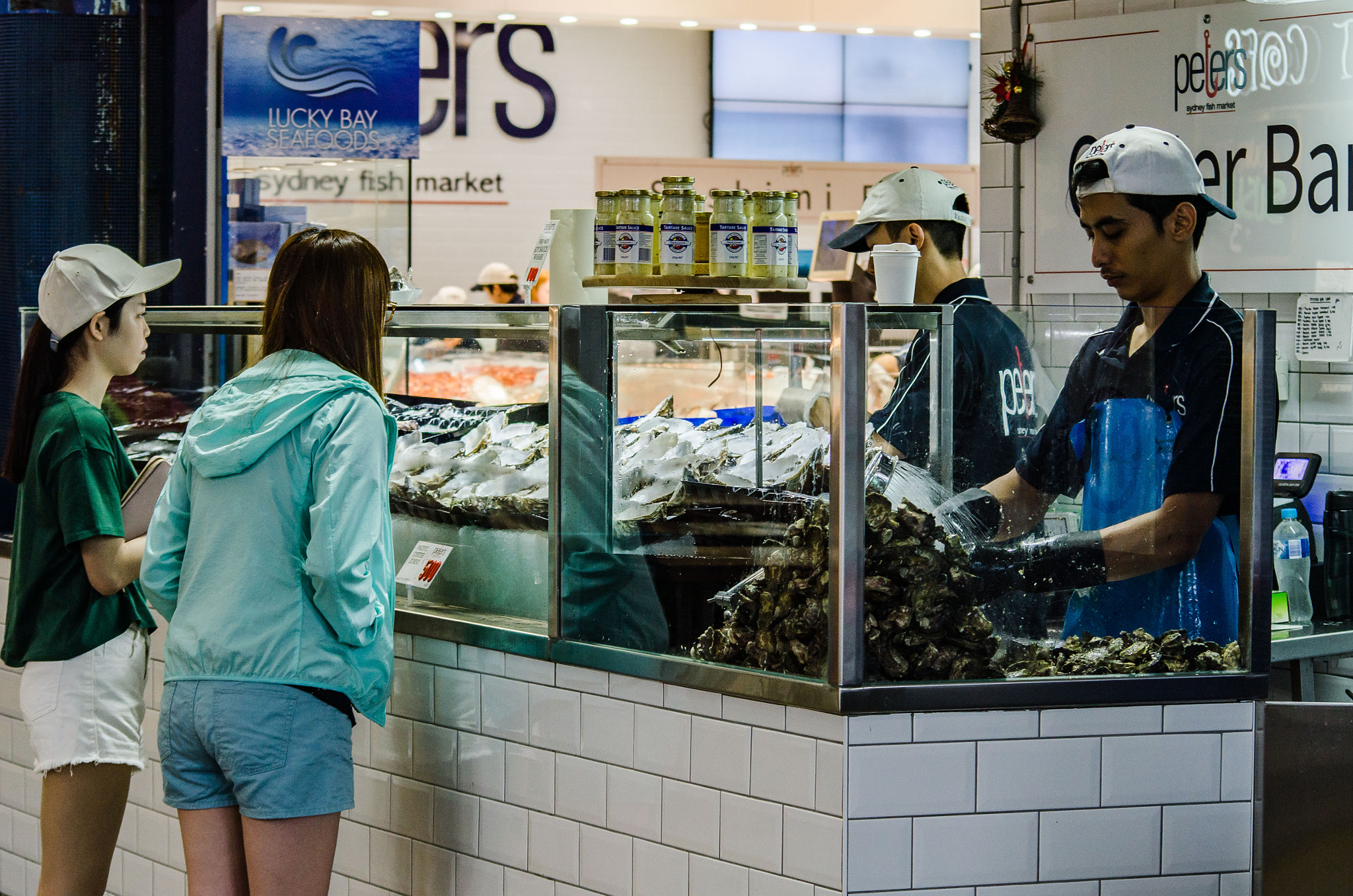 AF Nikkor 70-210mm f/4-5.6D sample photo. At the fish market photography