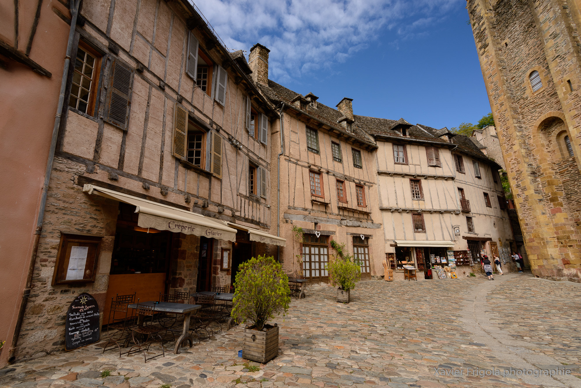 Tokina AT-X 17-35mm F4 Pro FX sample photo. Chemin de compostelle - conques, le plus beau village de france photography