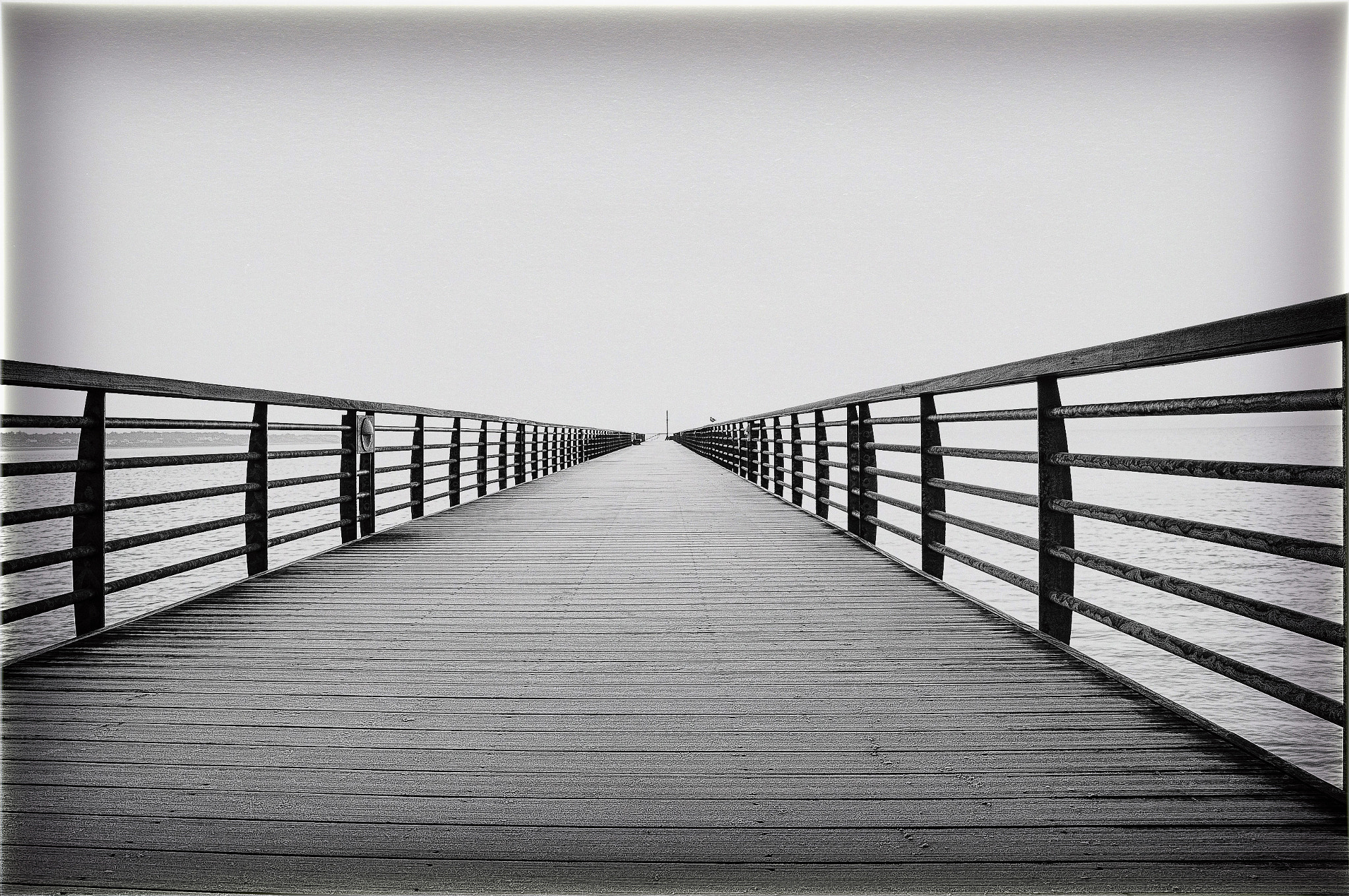 Samyang 14mm F2.8 ED AS IF UMC sample photo. Across the pier photography