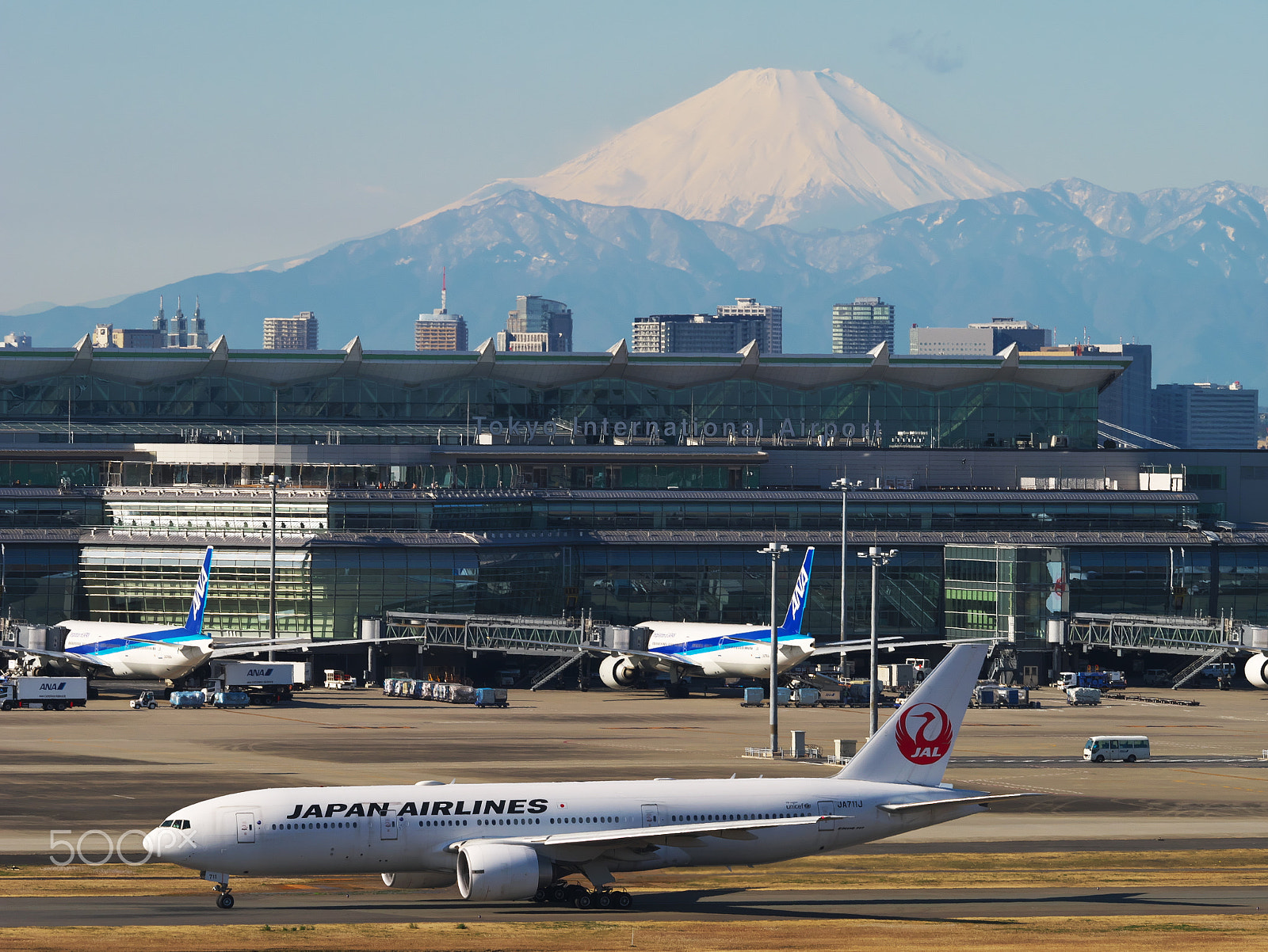 Panasonic Lumix DMC-G7 + Olympus M.Zuiko Digital ED 40-150mm F2.8 Pro sample photo. Mt.fuji with jal photography