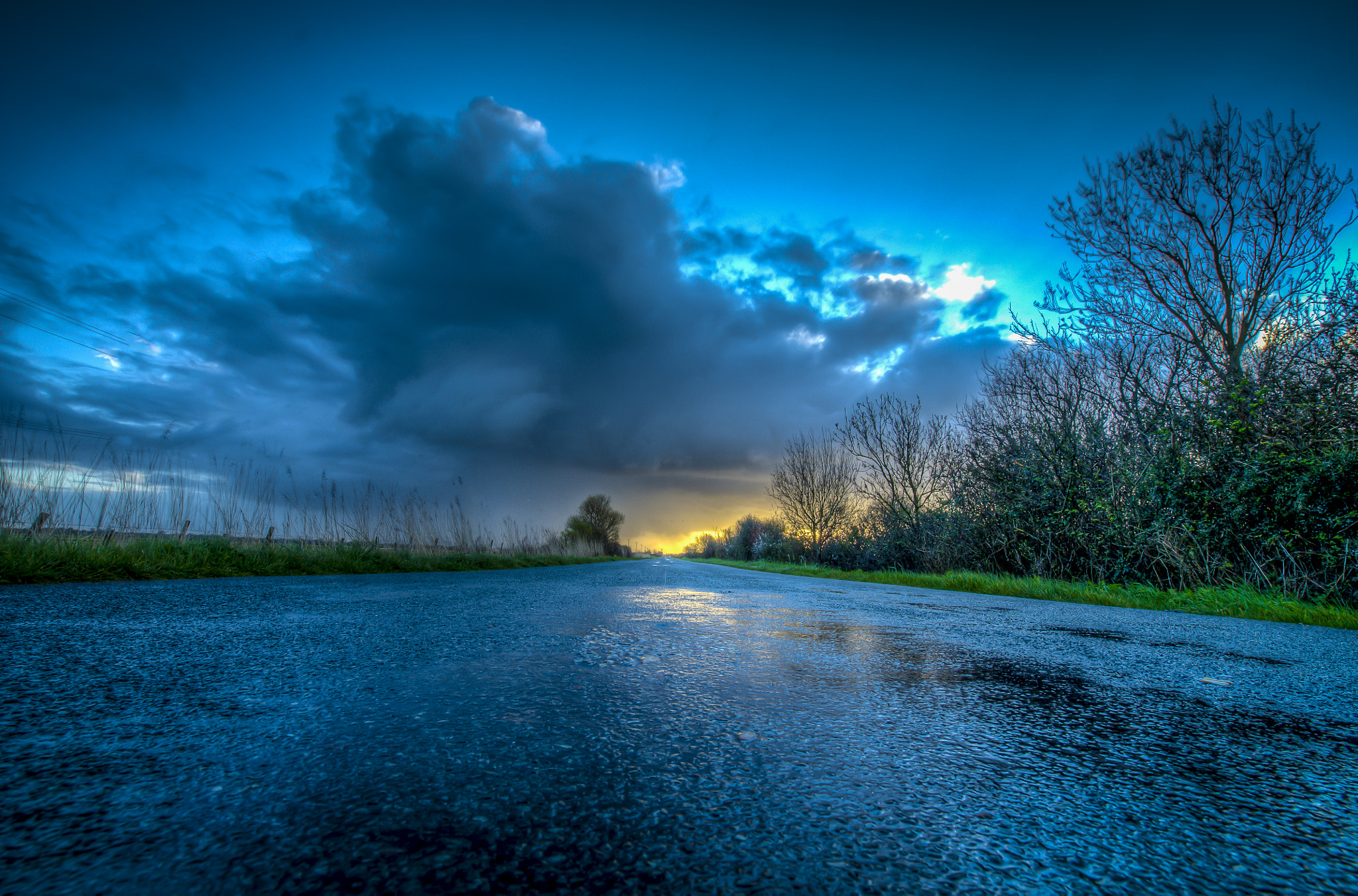 Samyang 14mm F2.8 ED AS IF UMC sample photo. Along the blue road photography