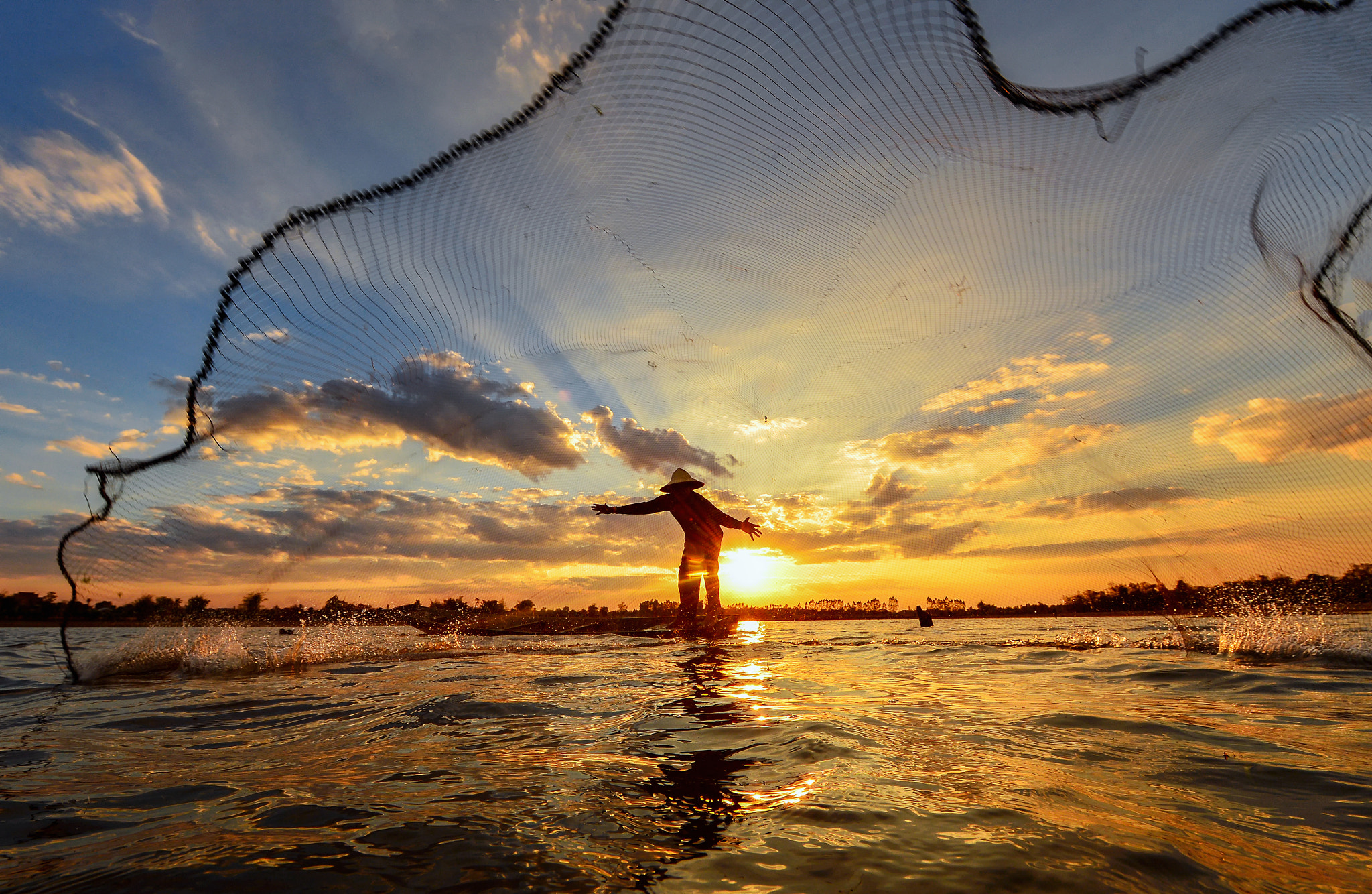 Nikon AF-S Nikkor 14-24mm F2.8G ED sample photo. Silluate fishermanan nests,thailand photography
