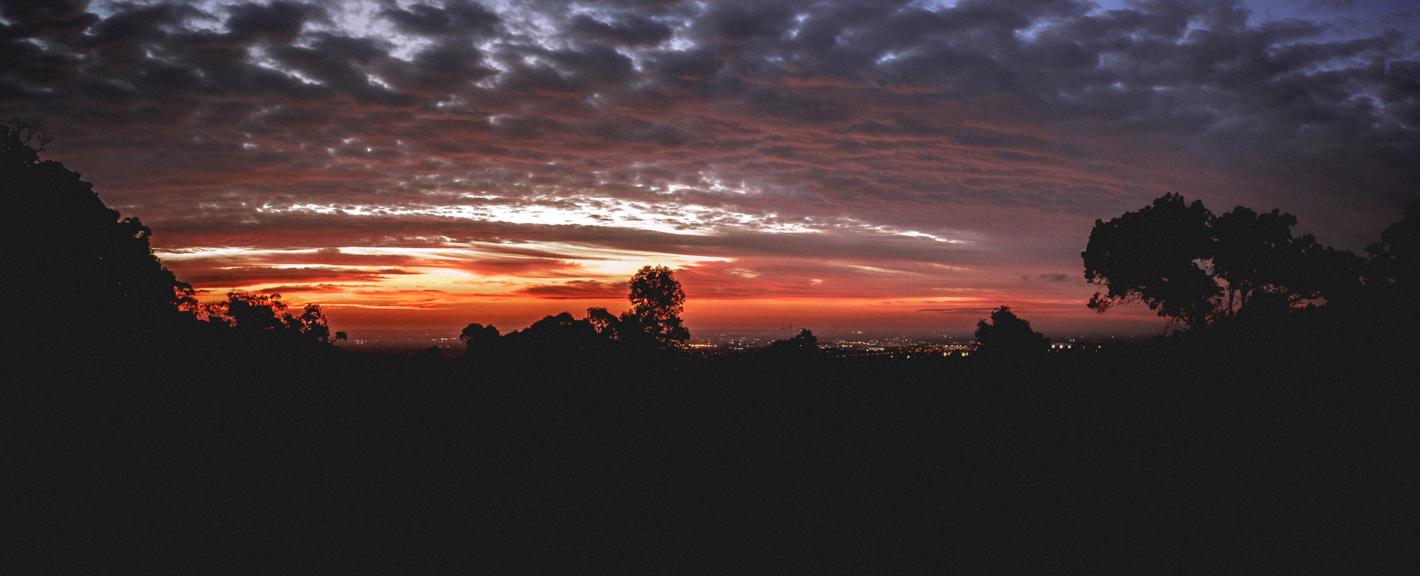Canon EOS 600D (Rebel EOS T3i / EOS Kiss X5) + Canon EF 17-40mm F4L USM sample photo. Sunset, perth city photography