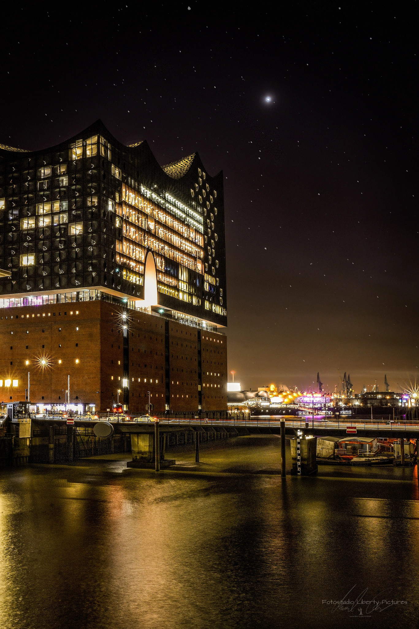 Sigma 24-70mm F2.8 EX DG HSM sample photo. ~ die elbphilharmonie ~ photography