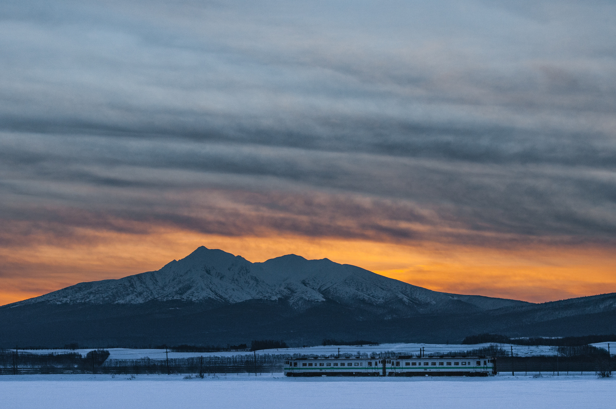 Nikon AF-S Nikkor 24-120mm F4G ED VR sample photo. Train for kushiro-city photography