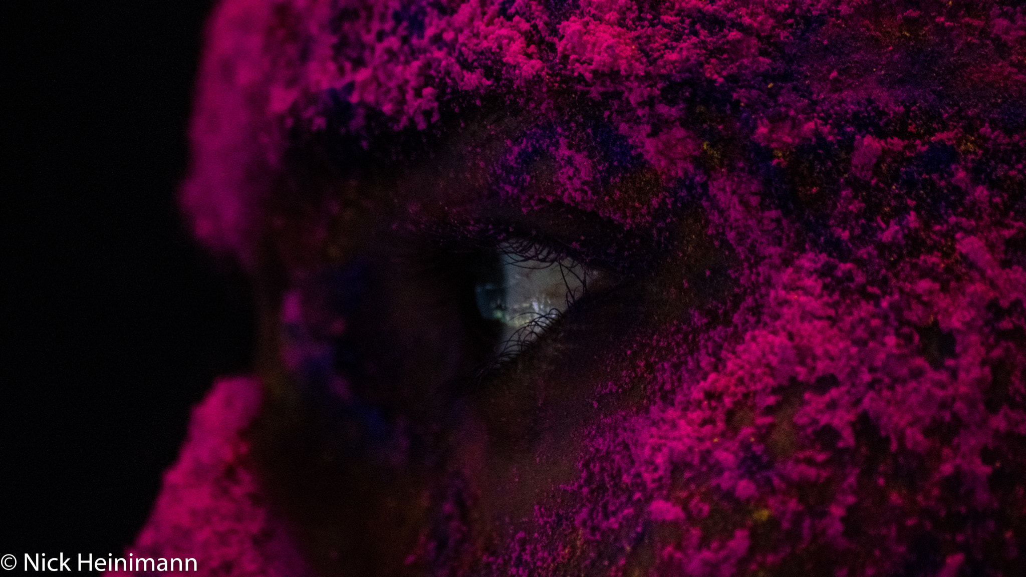 Sigma 70-300mm F4-5.6 APO DG Macro sample photo. A date with powder photography