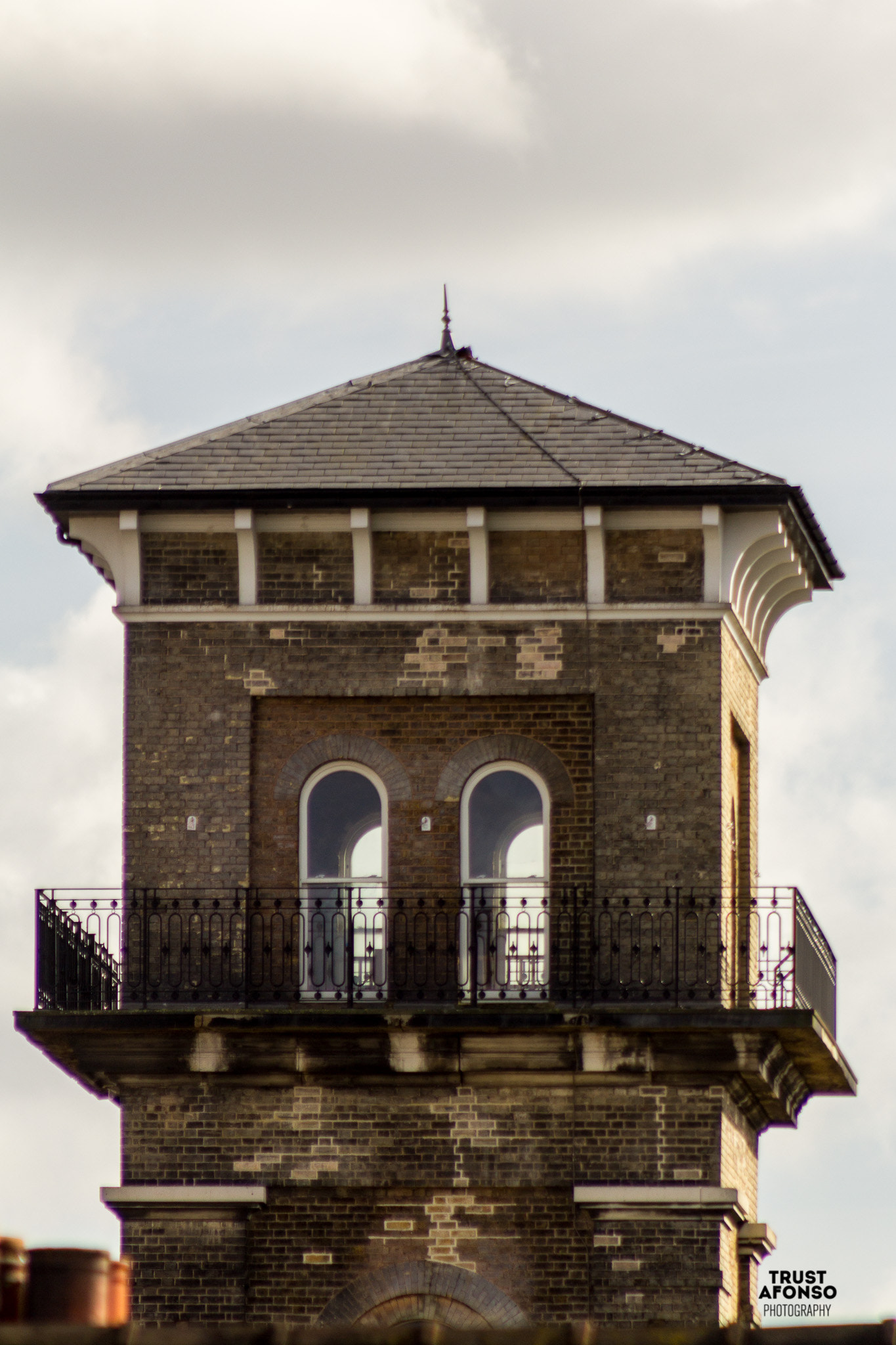 Canon EOS 60D + EF75-300mm f/4-5.6 sample photo. Old architecture - london photography