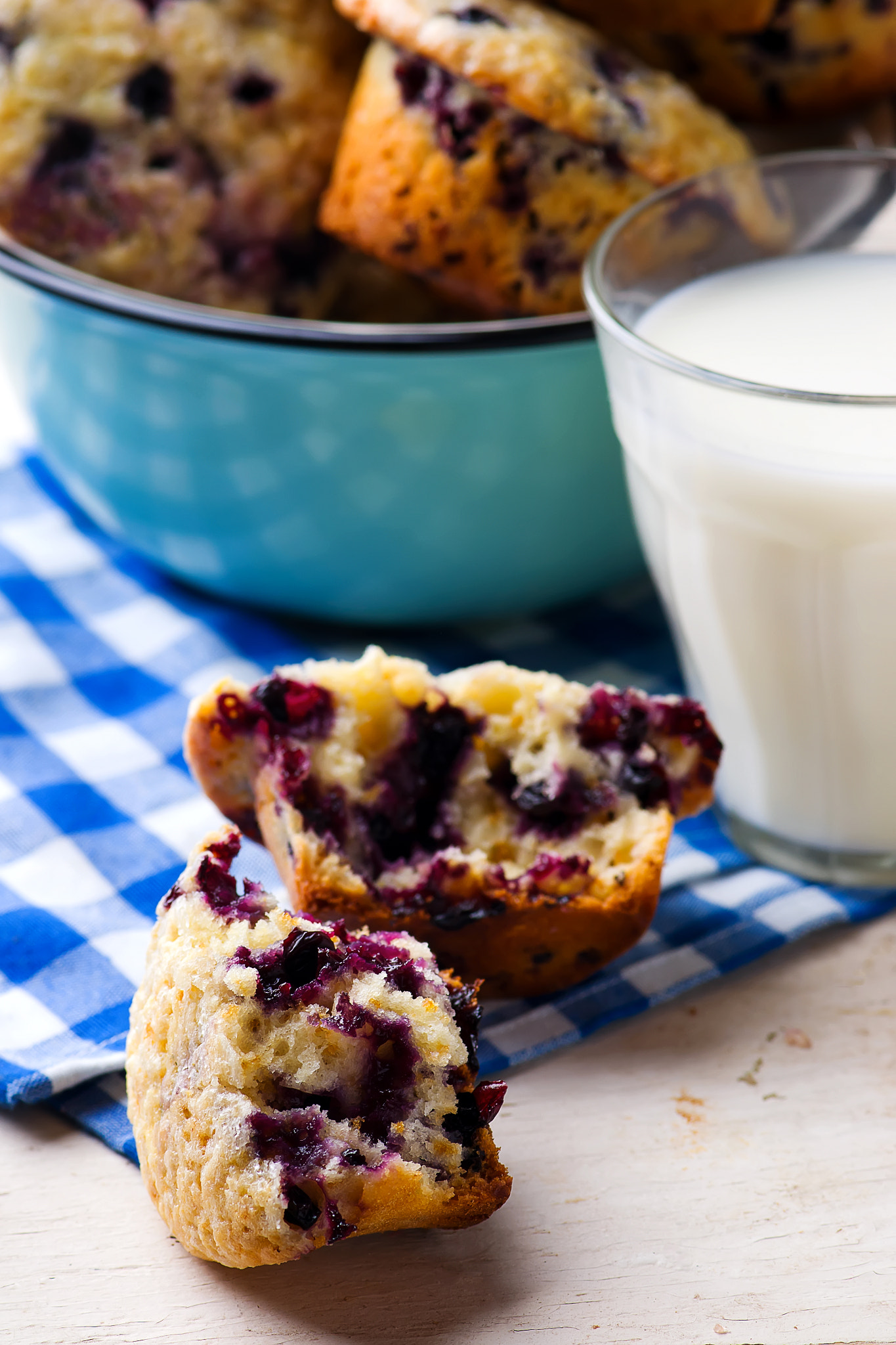 Nikon AF-S Micro-Nikkor 105mm F2.8G IF-ED VR sample photo. Blueberry and lemon  muffins photography