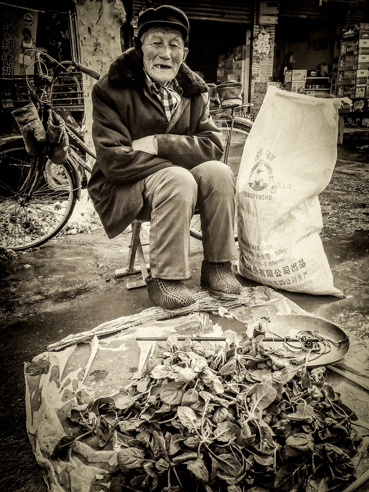 HUAWEI PE-TL10 sample photo. Old man photography