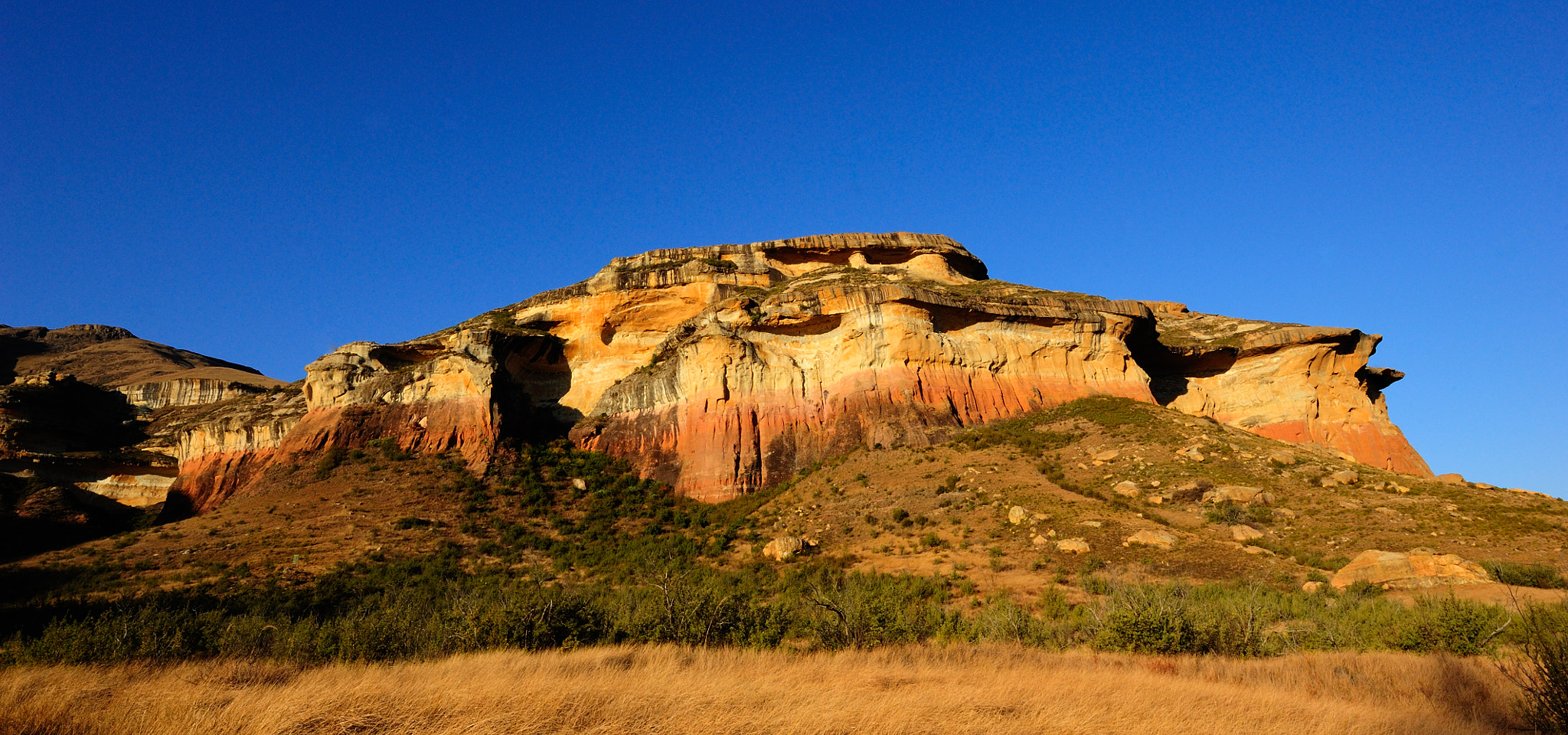 Nikon AF-S Nikkor 14-24mm F2.8G ED sample photo. Sandstone cliffs in golden gate national park photography