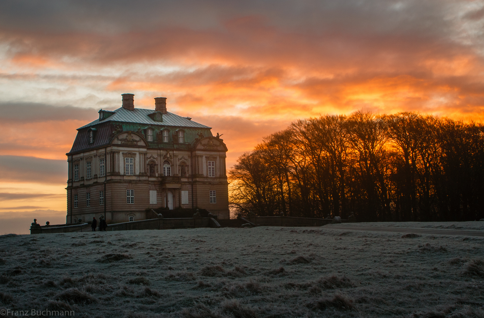 Canon EOS 700D (EOS Rebel T5i / EOS Kiss X7i) + Canon EF 28-80mm f/3.5-5.6 USM sample photo. Sunrise breaks through the clouds at eremitagesletten photography