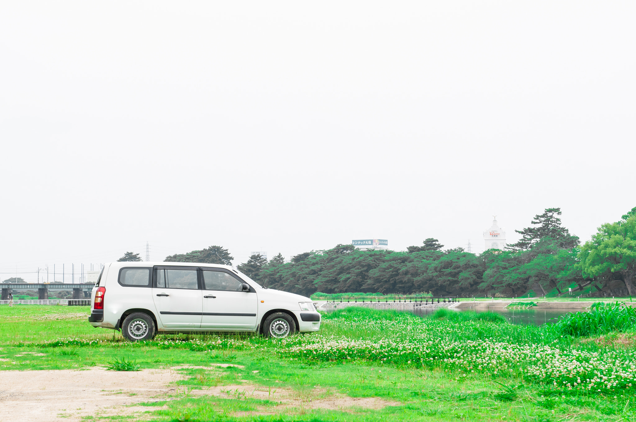 Nikon AF-S Nikkor 24-70mm F2.8G ED sample photo. A car in the park.japan photography