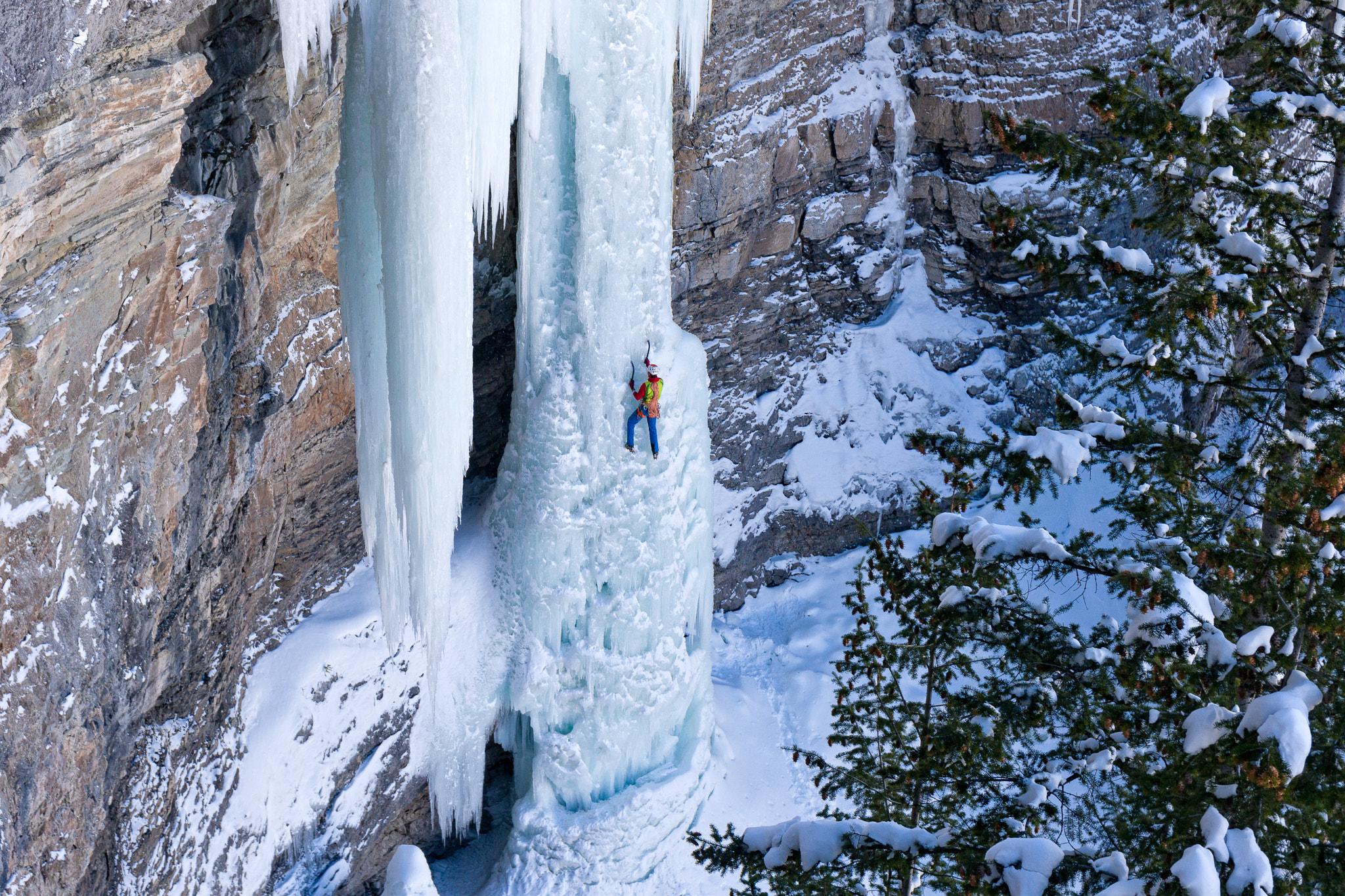 Sony a6300 sample photo. Ice climbing no rope photography