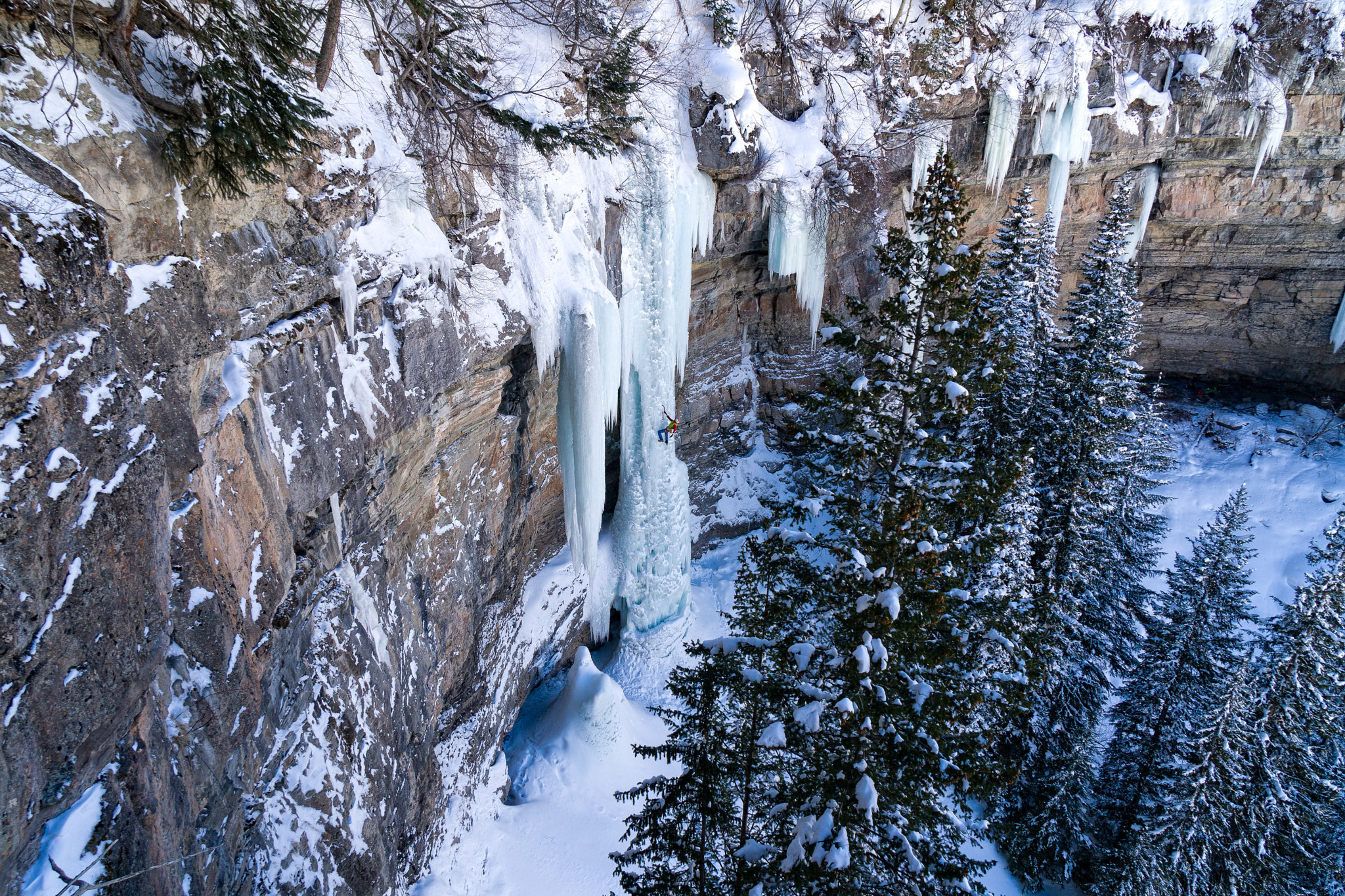 Sony a6300 sample photo. Ice climbing no rope photography