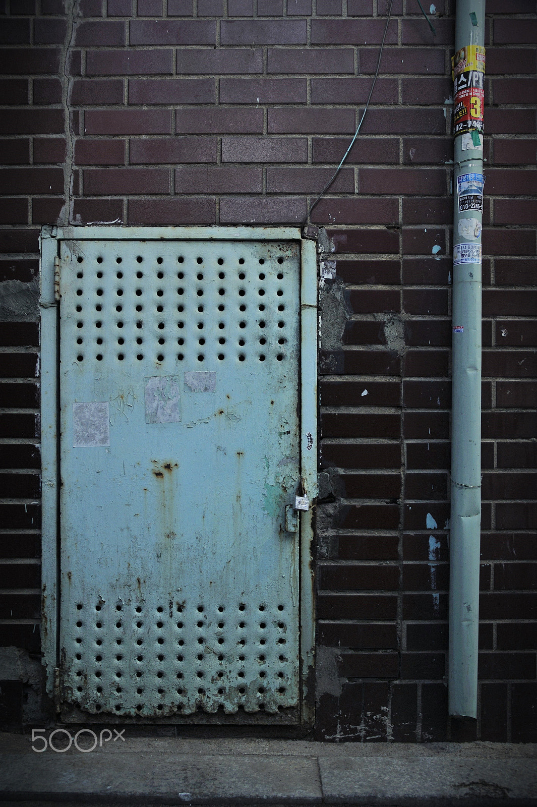 Nikon AF-S Nikkor 24-120mm F4G ED VR sample photo. Rustic door photography