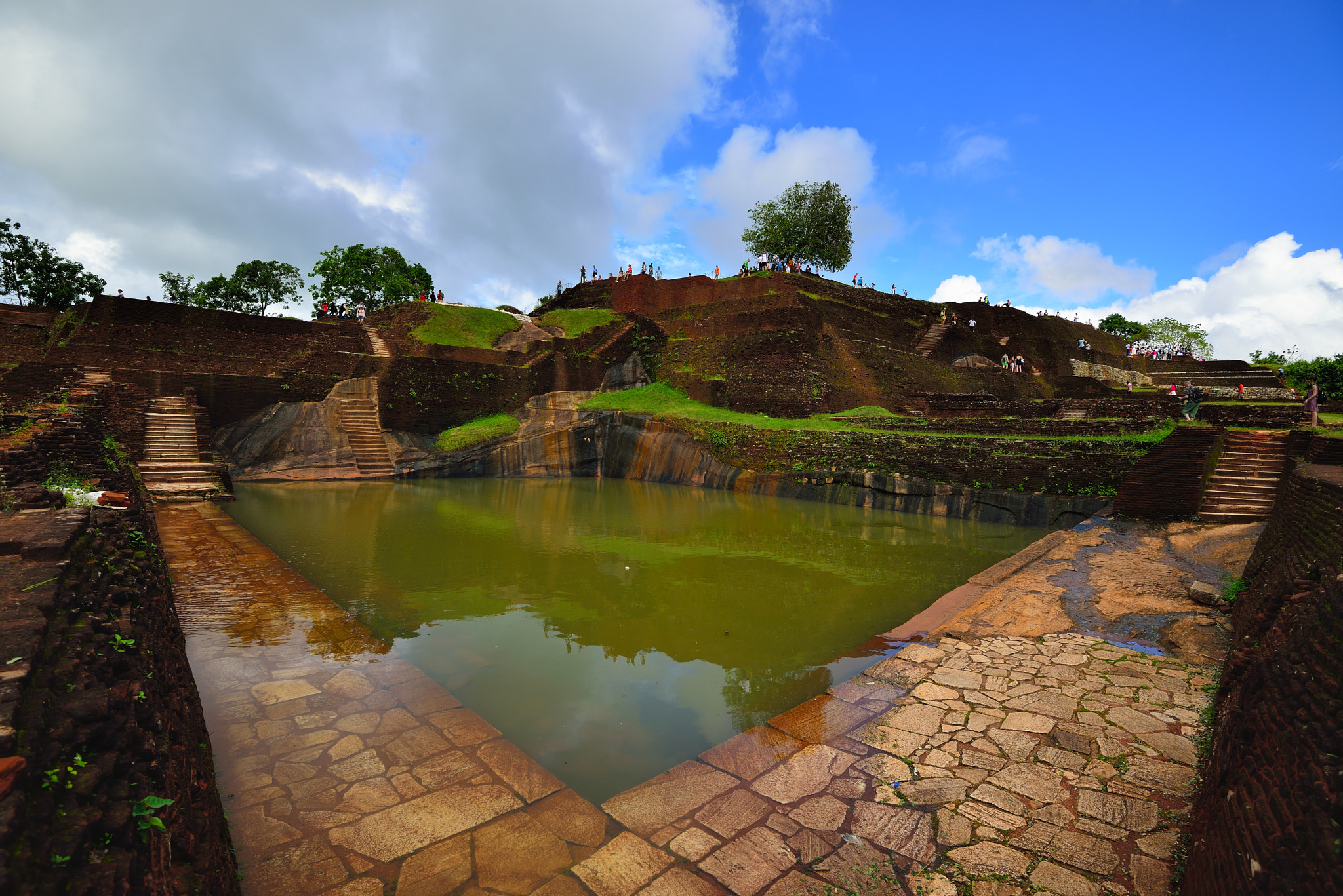 Nikon AF-S Nikkor 16-35mm F4G ED VR sample photo. Castle photography