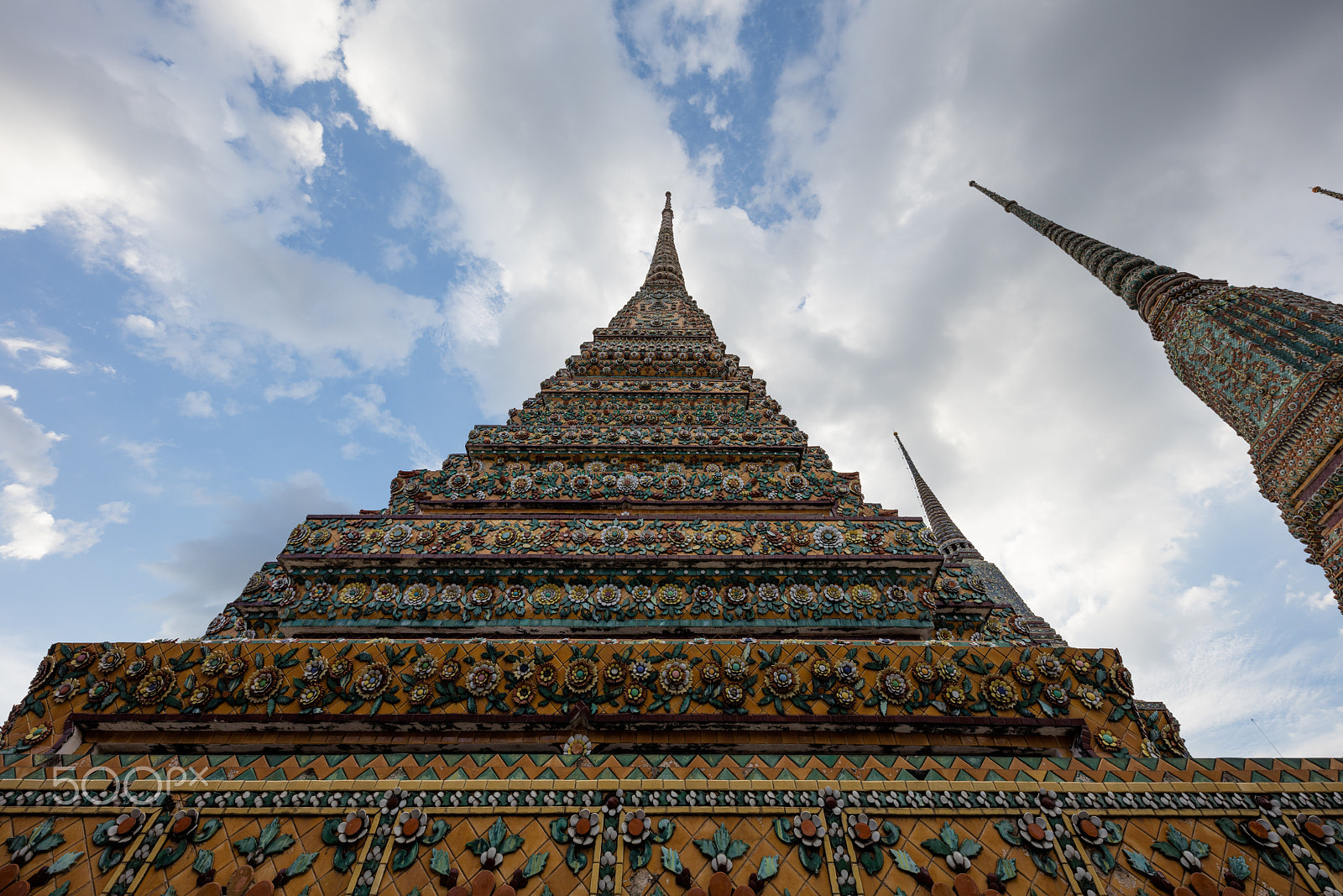 Canon EOS 5DS R + Canon EF 17-40mm F4L USM sample photo. Wat pho, bangkok photography