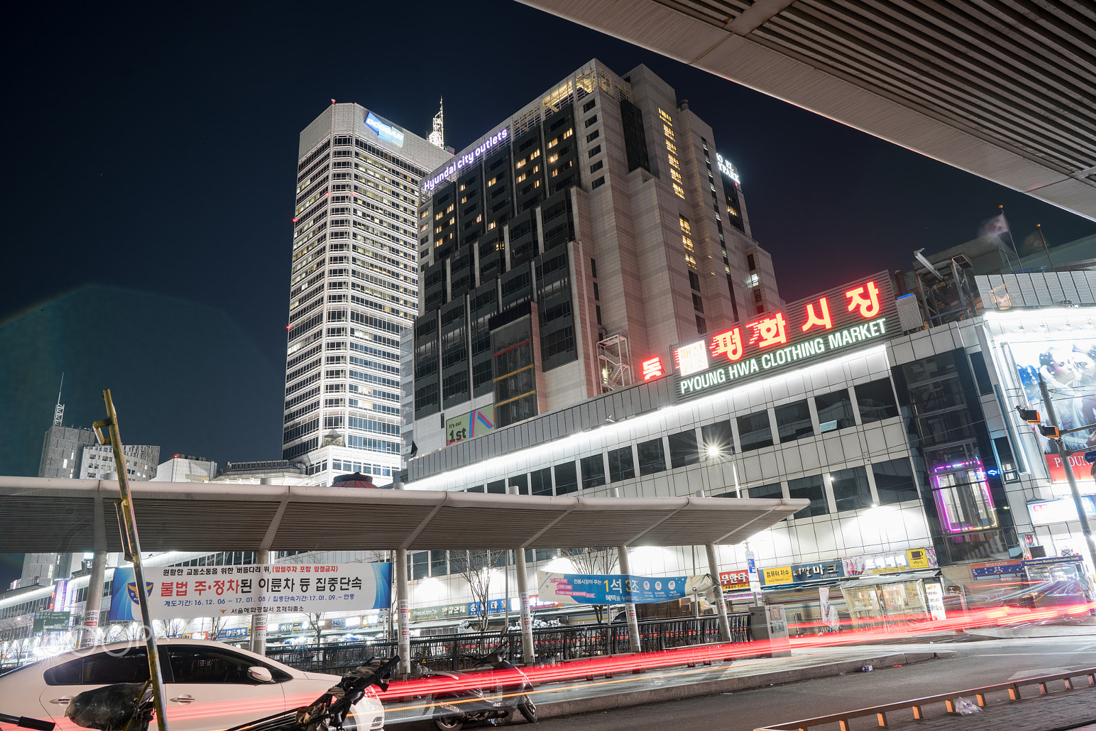 ZEISS Batis 25mm F2 sample photo. Korea nightscape photography