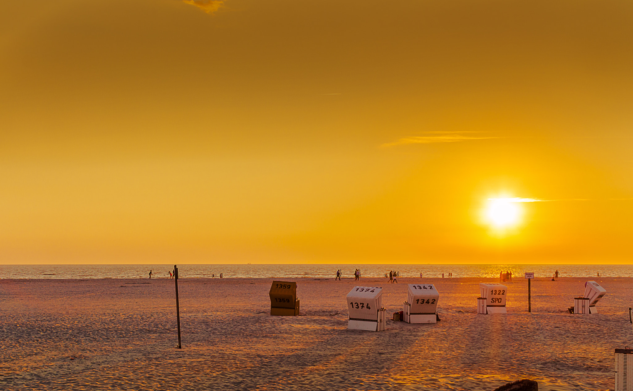 Canon EF-S 18-55mm F3.5-5.6 III sample photo. Strandkorbtalk st. peter strand photography