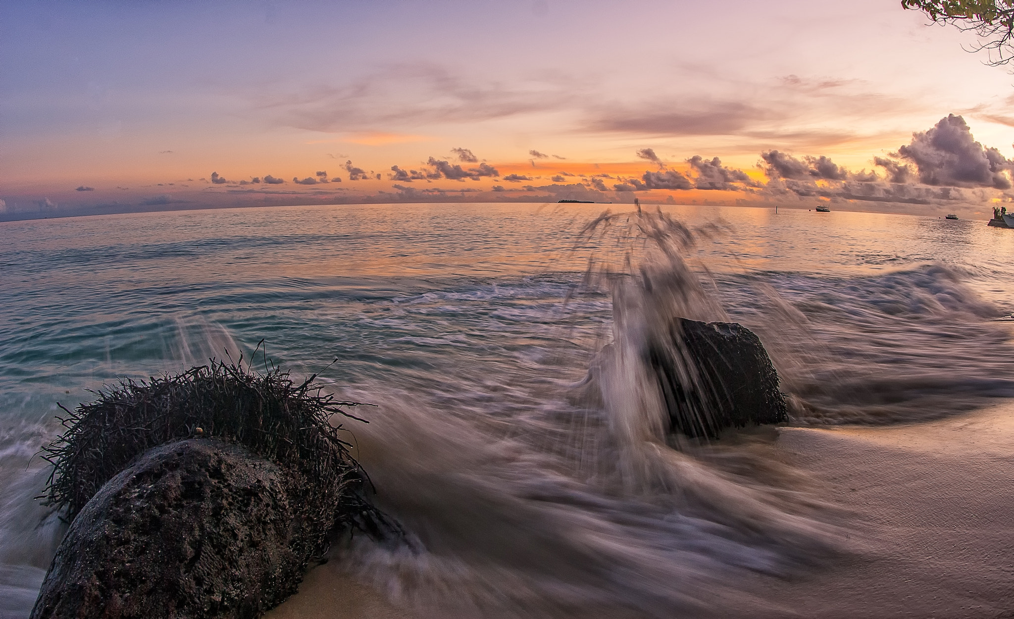 Nikon D200 + Nikon AF Fisheye-Nikkor 16mm F2.8D sample photo. Sunset splash photography