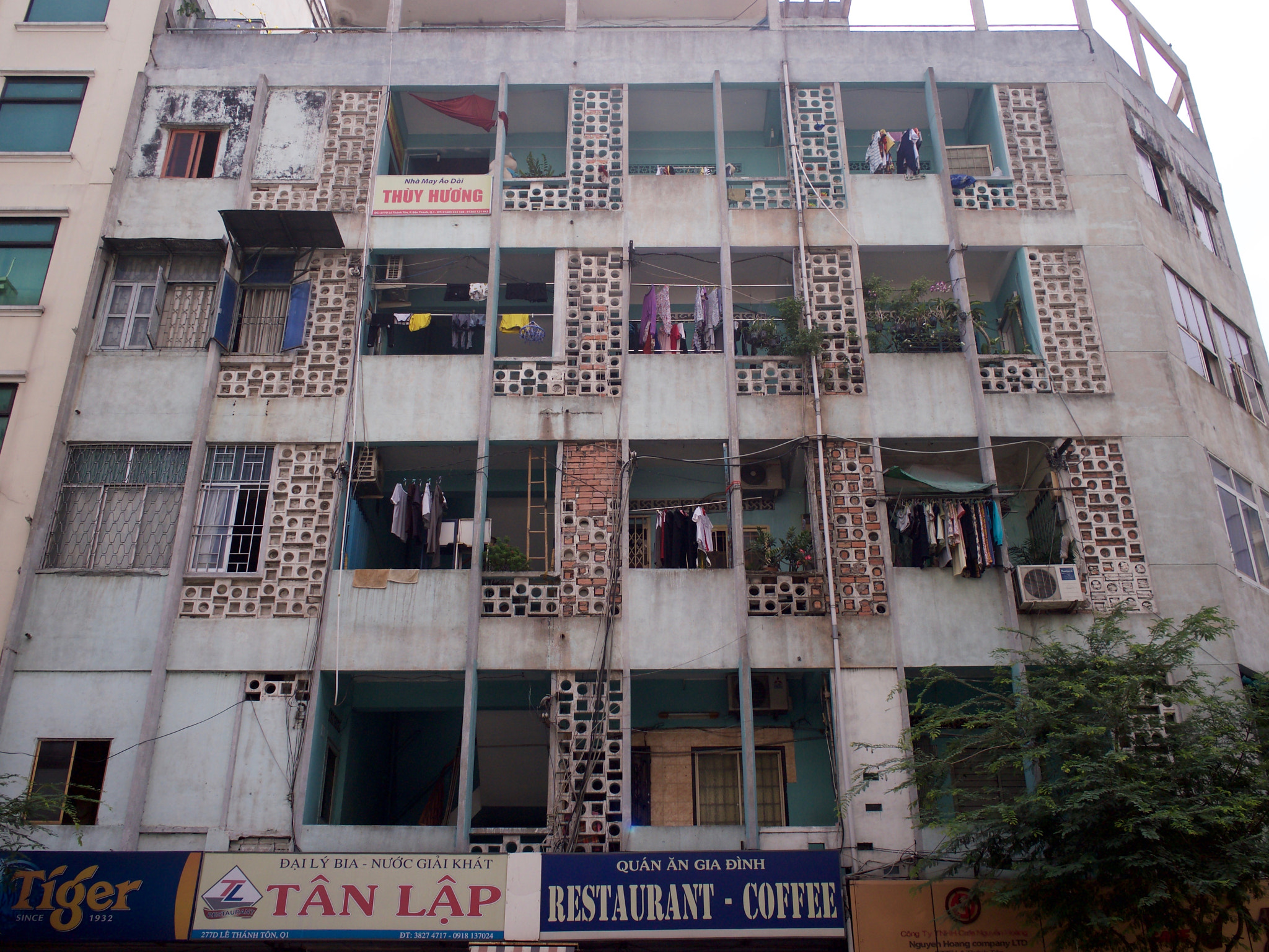 Olympus PEN E-PL3 + Olympus M.Zuiko Digital 17mm F1.8 sample photo. Ho chi minh city building photography