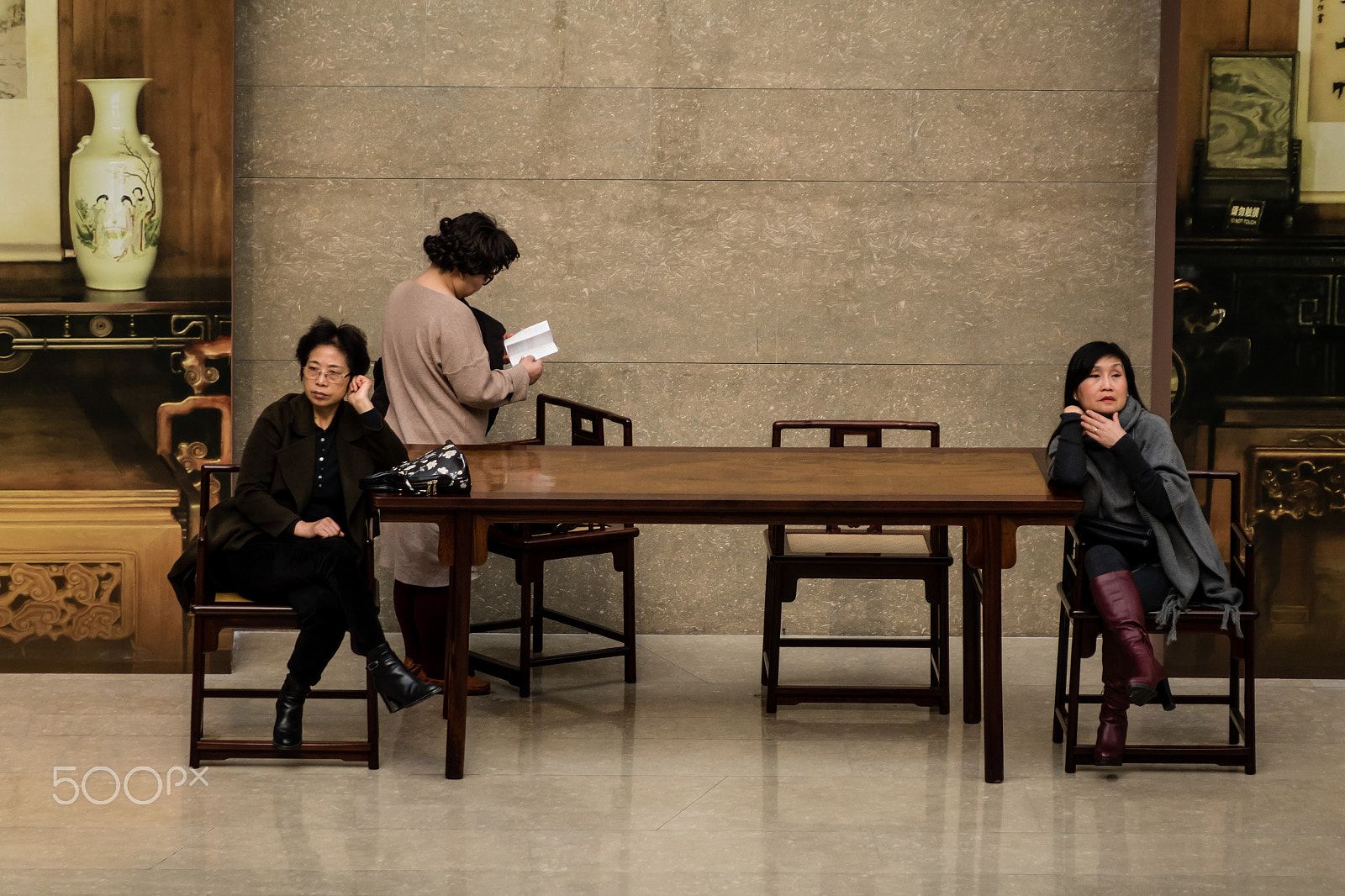 24-200mm F2.8 sample photo. Three women photography
