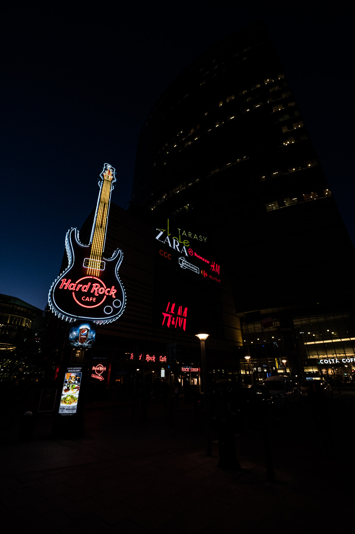 Fujifilm X-Pro2 + Fujifilm XF 10-24mm F4 R OIS sample photo. Neon signs - zolte terassy photography