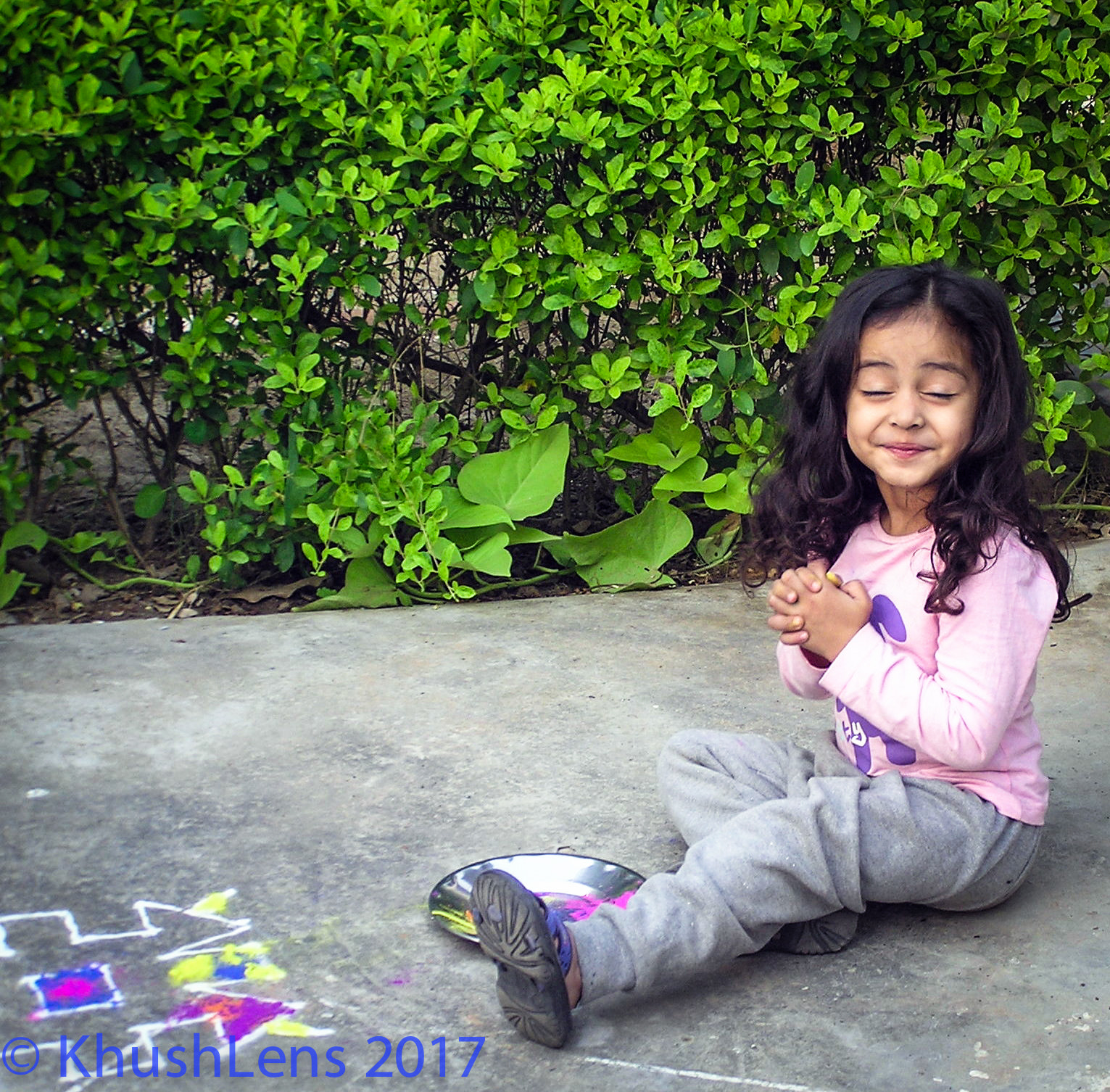 Olympus C750UZ sample photo. My young artist @ indian rangoli photography