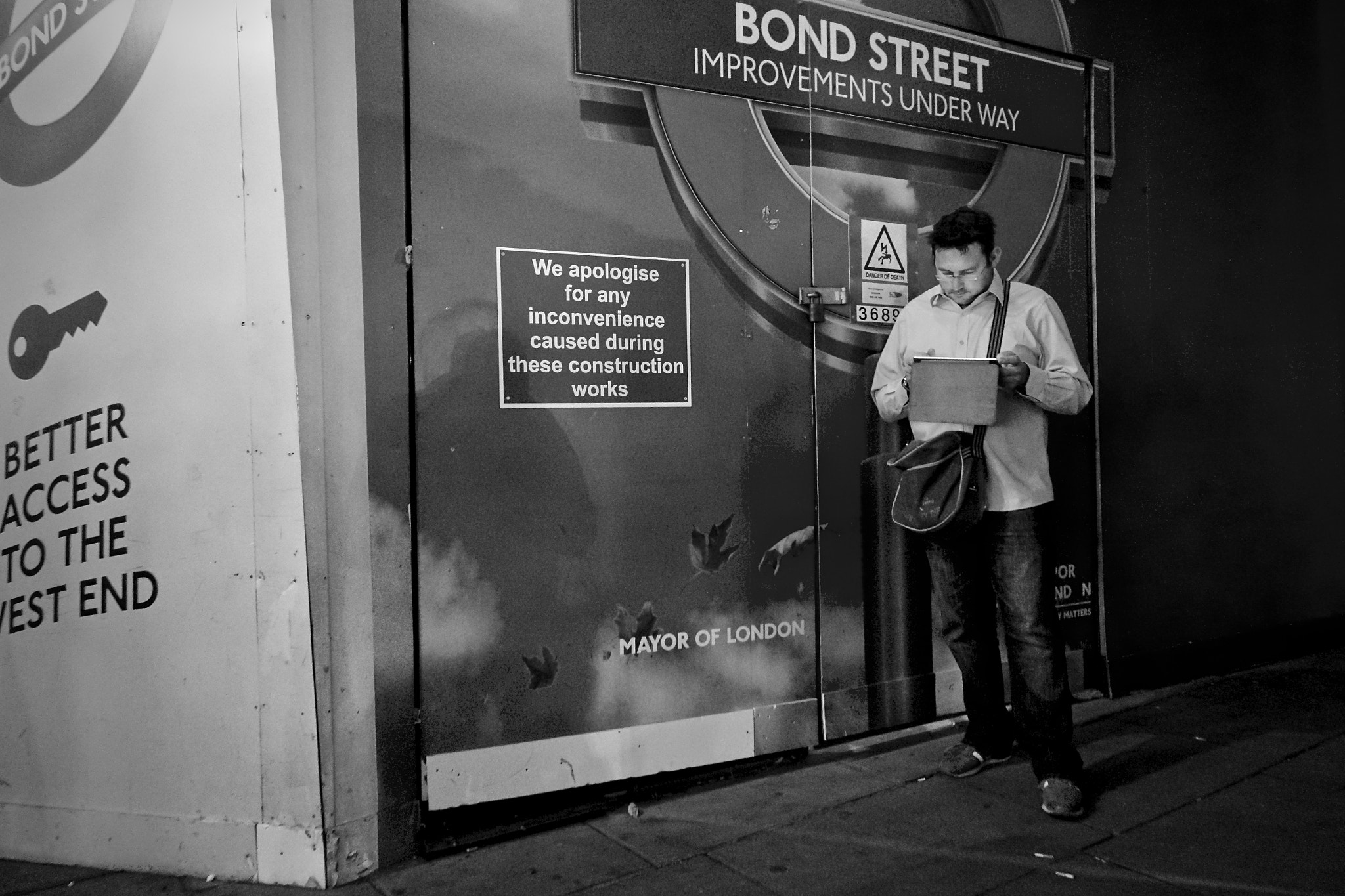 Sony Cyber-shot DSC-RX100 IV + Sony 24-70mm F1.8-2.8 sample photo. Central london, uk. photography