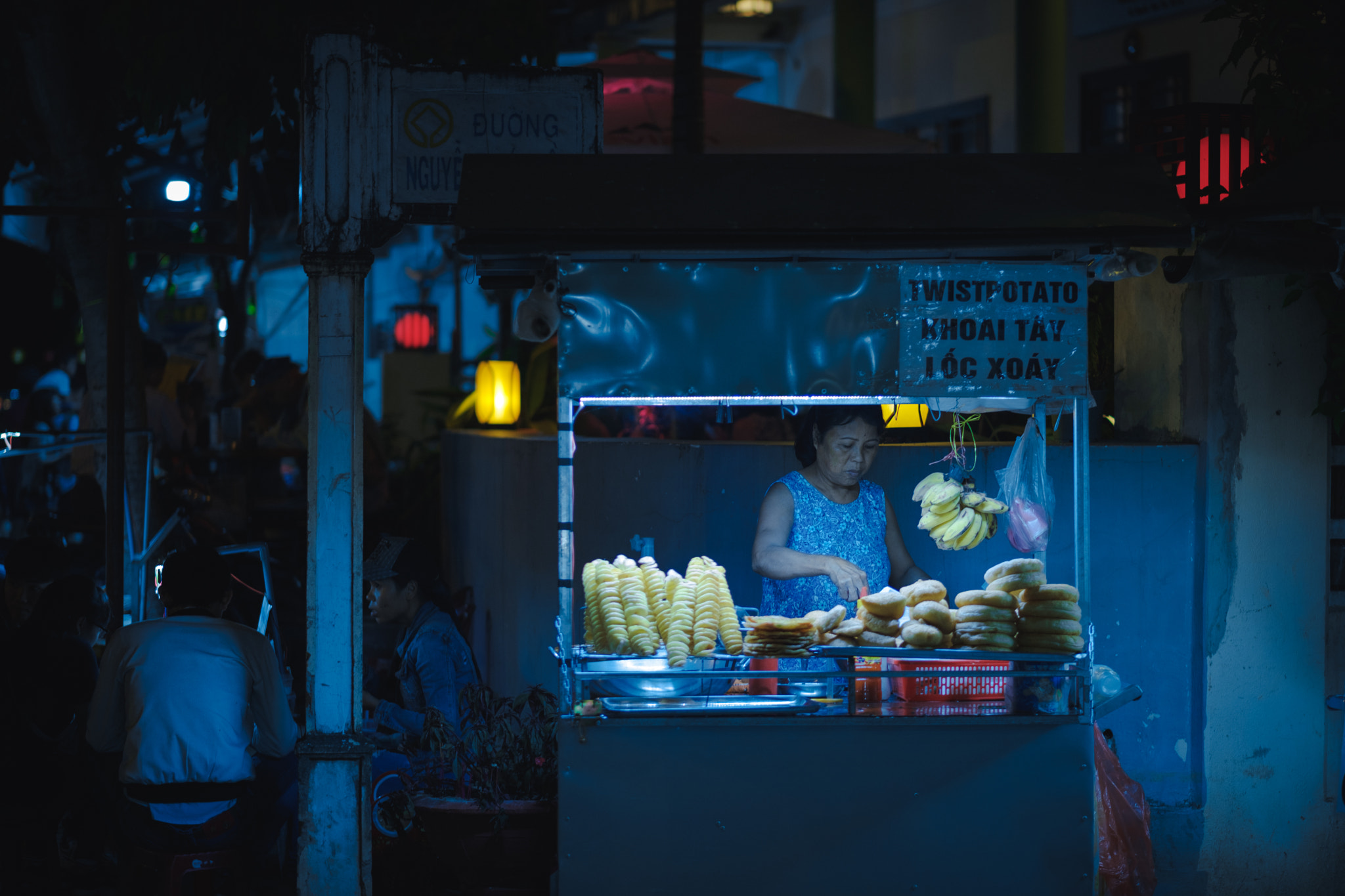 Fujifilm XF 56mm F1.2 R APD sample photo. Hoi an night market photography