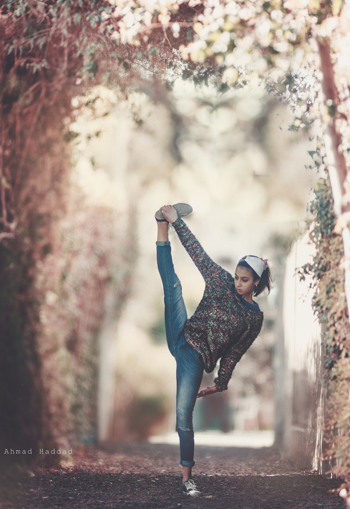 Canon EOS 600D (Rebel EOS T3i / EOS Kiss X5) + Canon EF 85mm F1.8 USM sample photo. Ballet dancer photography
