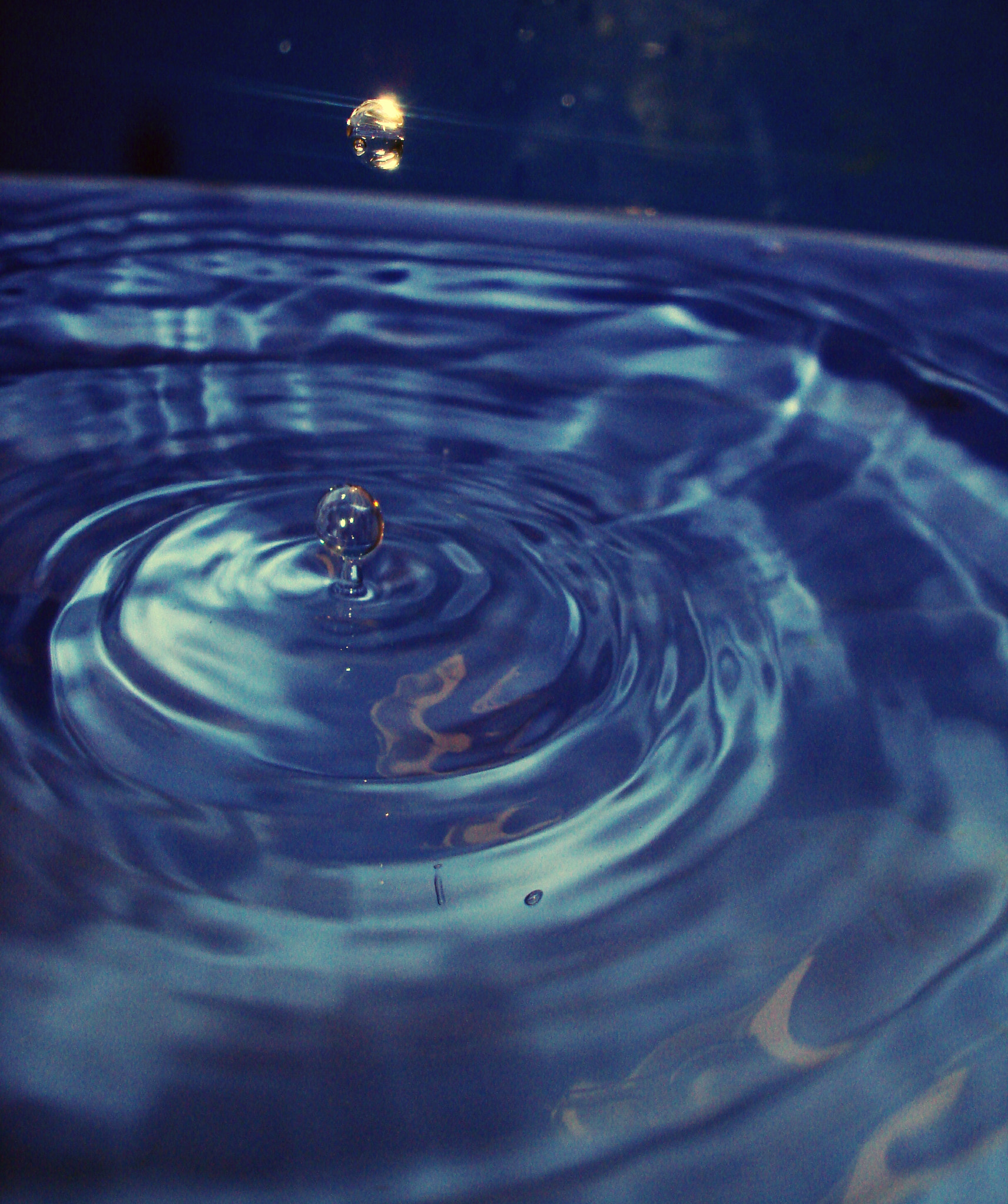 Sony DSC-W100 sample photo. Drop of water photography