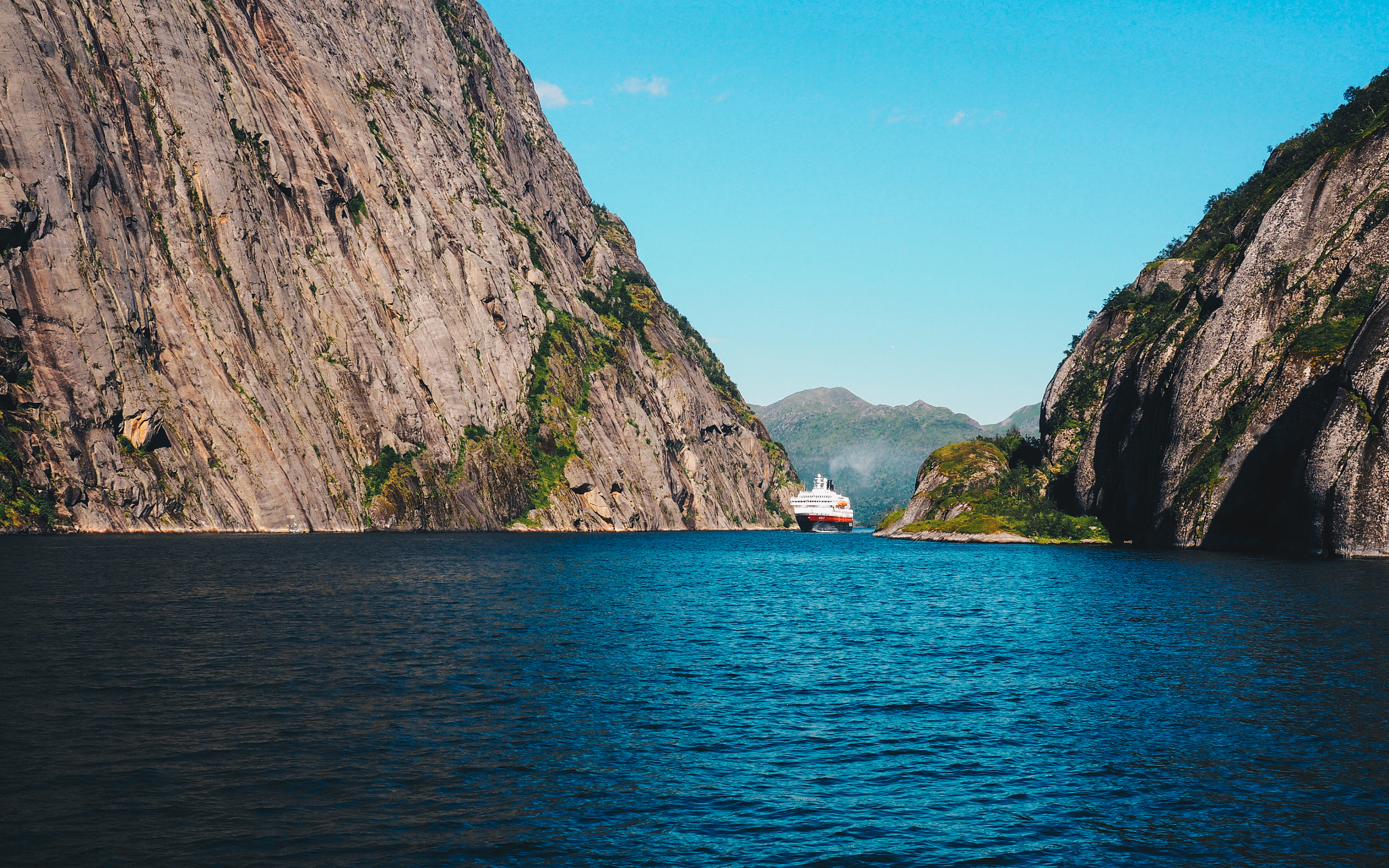 Olympus PEN E-PL7 sample photo. Hurtigruten entering the dead end photography