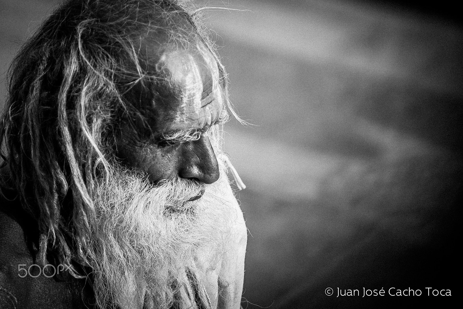 Canon EOS 400D (EOS Digital Rebel XTi / EOS Kiss Digital X) + Canon EF 70-200mm F4L USM sample photo. Varanasi, india photography