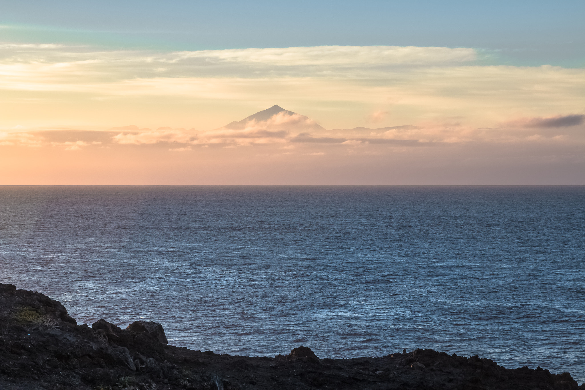 Canon EF 28-105mm f/3.5-4.5 USM sample photo. Looking up into the teide photography