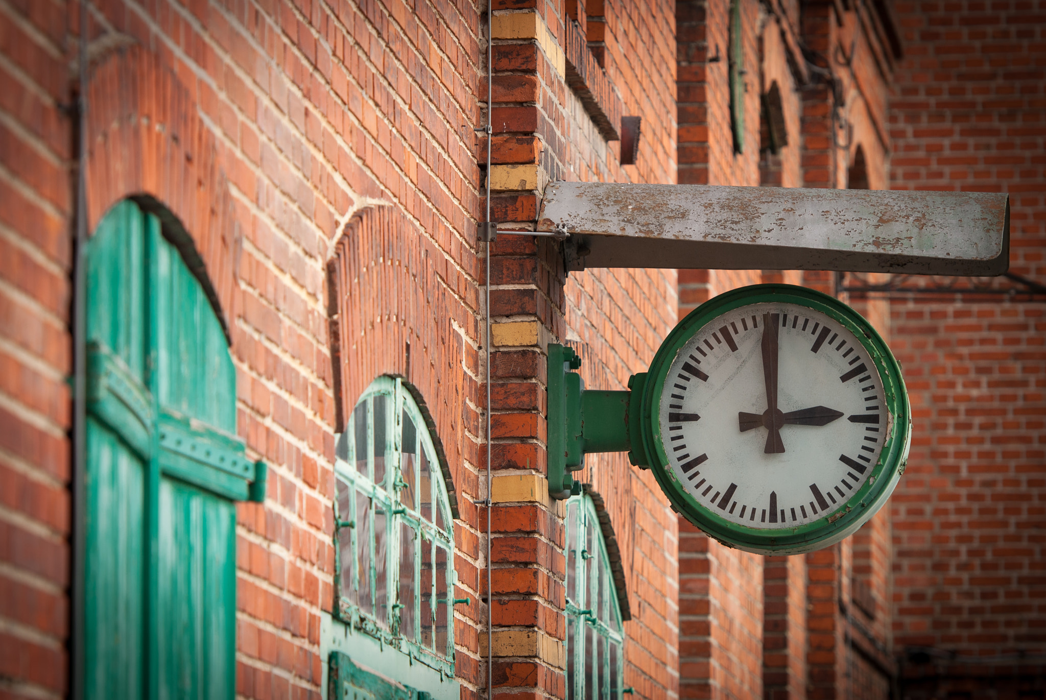 Nikon AF-S Nikkor 70-200mm F2.8G ED VR II sample photo. Three o`clock photography