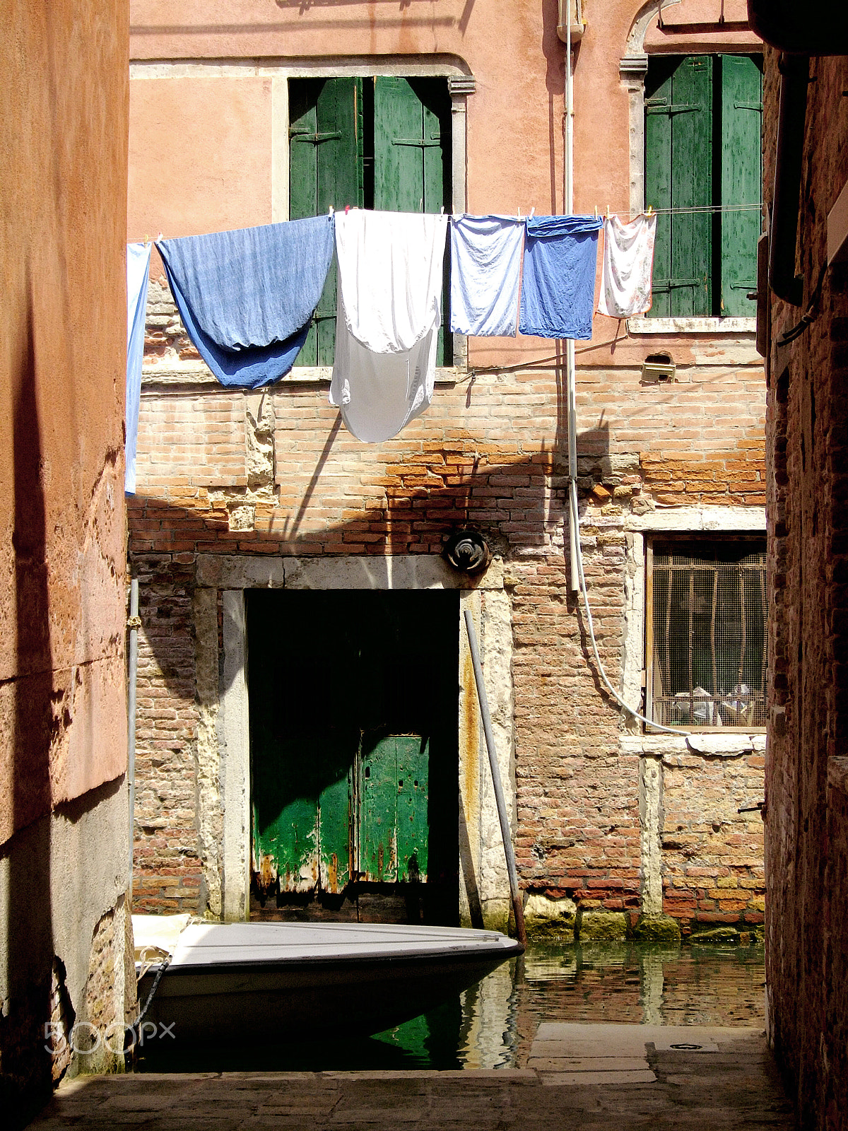 Pentax Optio E60 sample photo. Alley photography