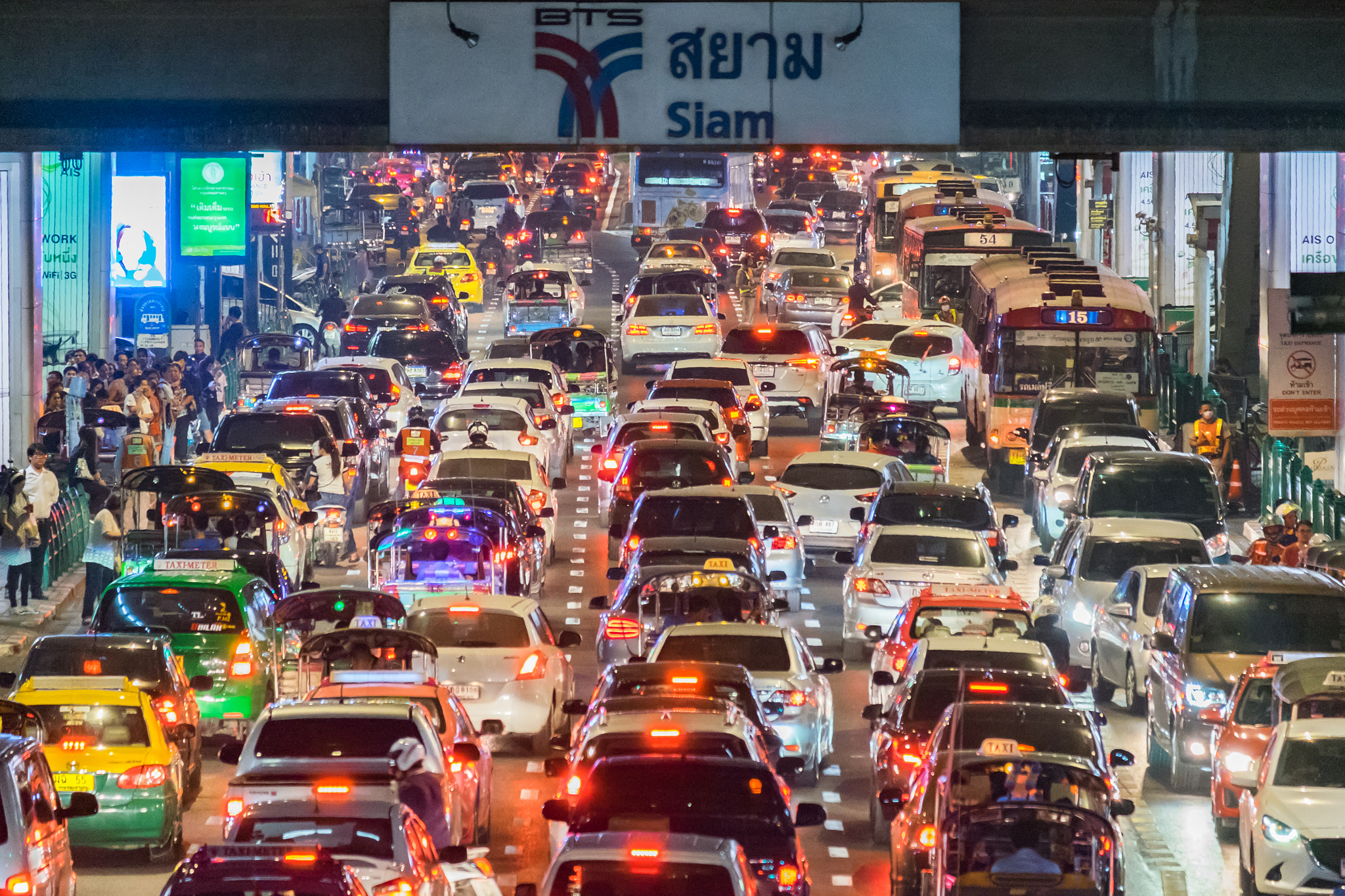 Fujifilm X-E2 + Fujifilm XC 50-230mm F4.5-6.7 OIS II sample photo. Bangkok transportation photography