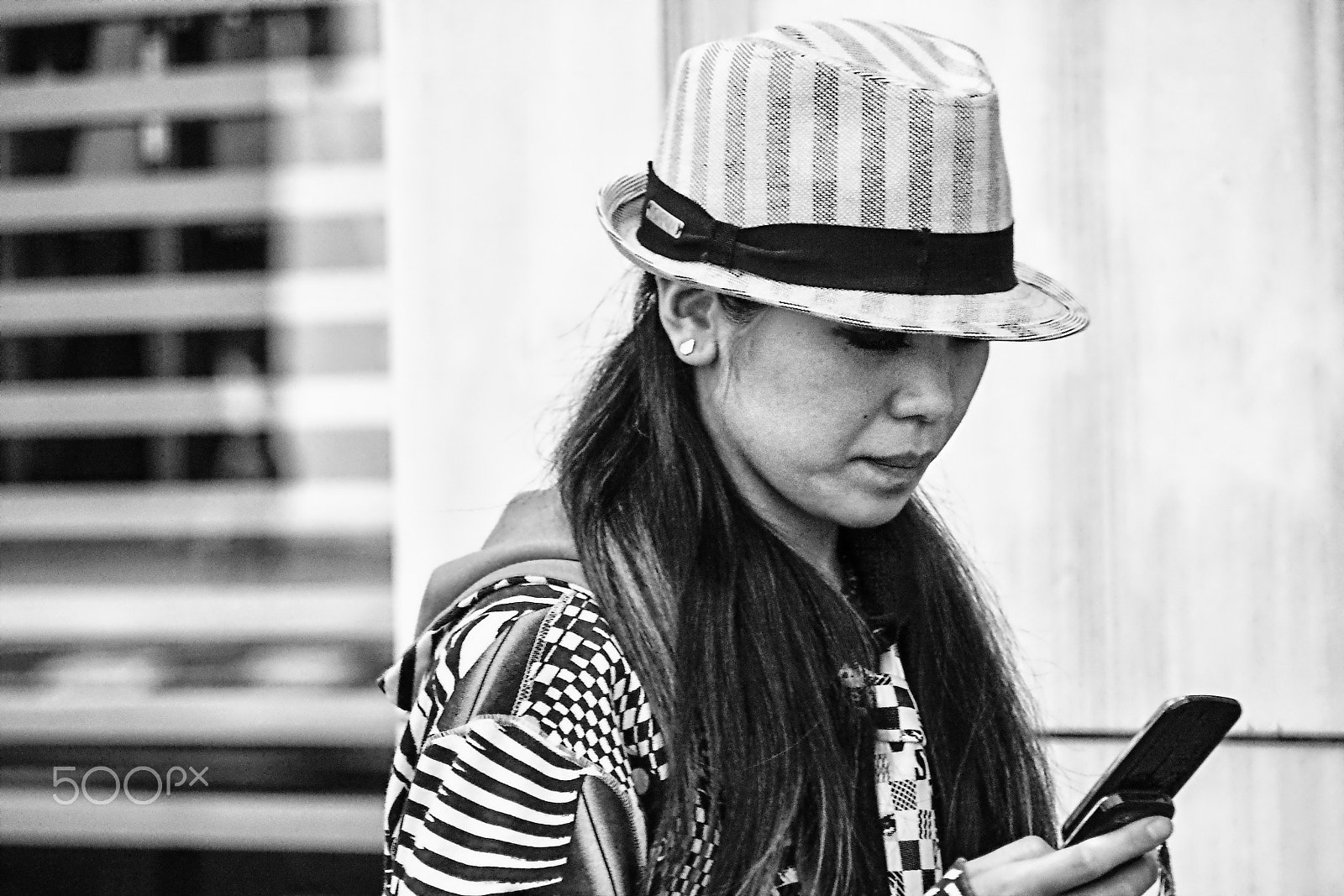 Canon EF-S 55-250mm F4-5.6 IS sample photo. Girl with hat and phone photography