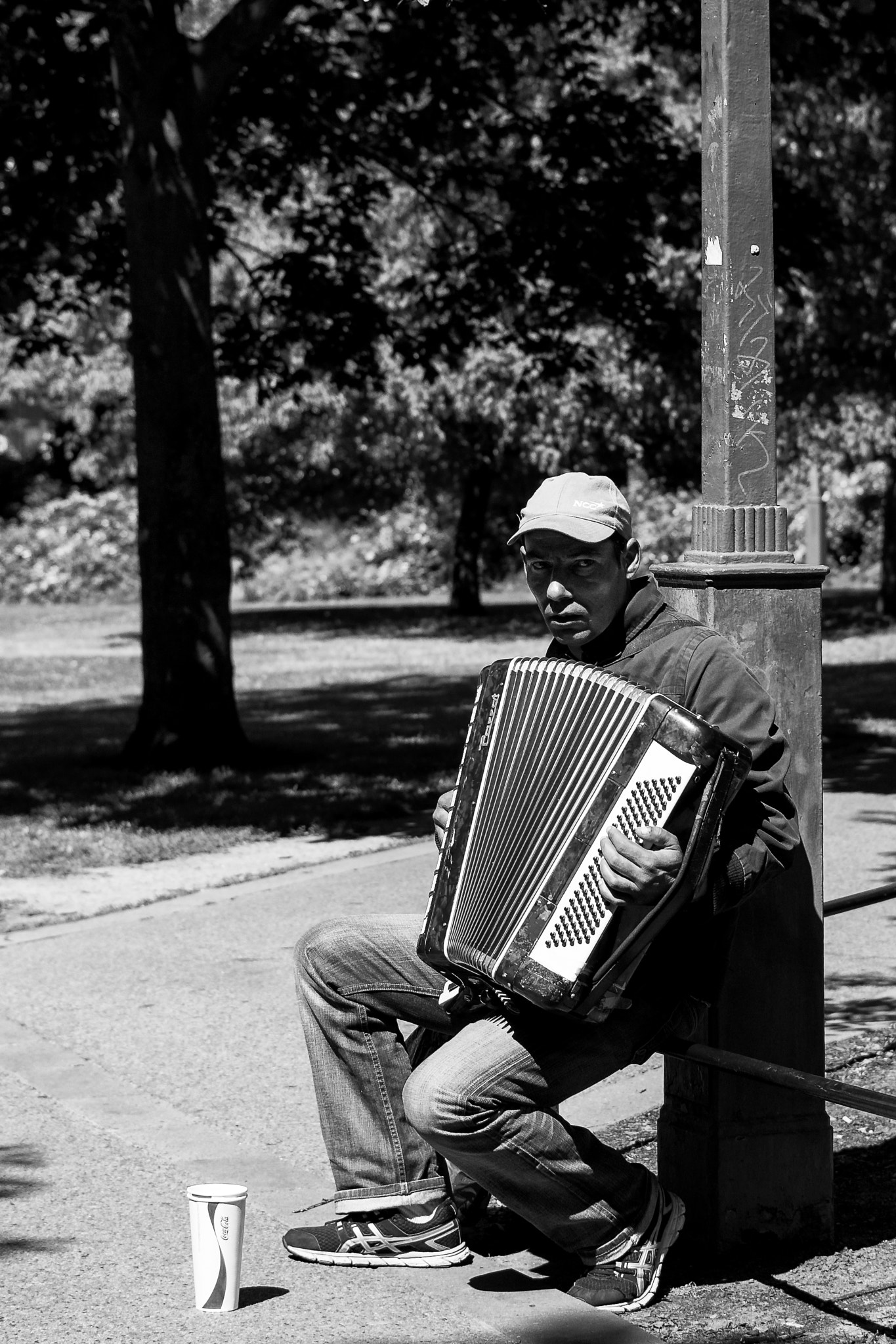 Samsung NX300 + Samsung NX 45mm F1.8 sample photo. Music man photography