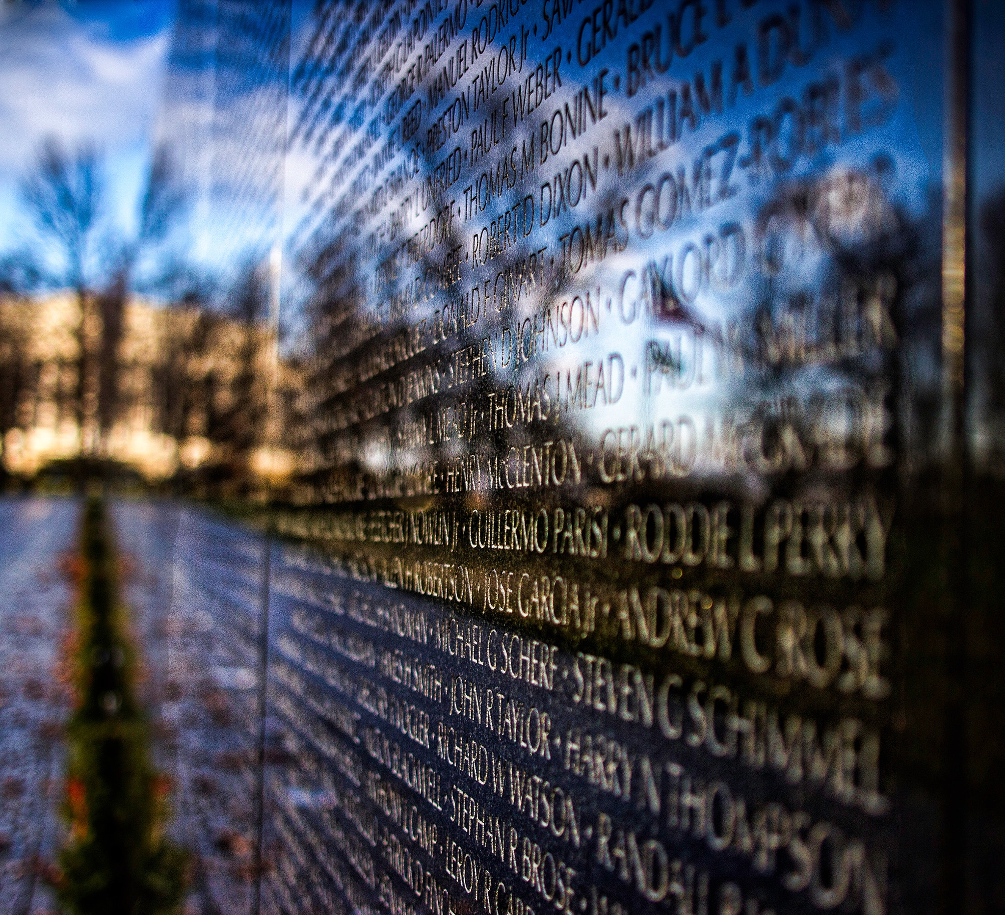 Canon EOS 600D (Rebel EOS T3i / EOS Kiss X5) + Canon EF 24mm F2.8 sample photo. The wall , vietnam memorial , washington , dc photography