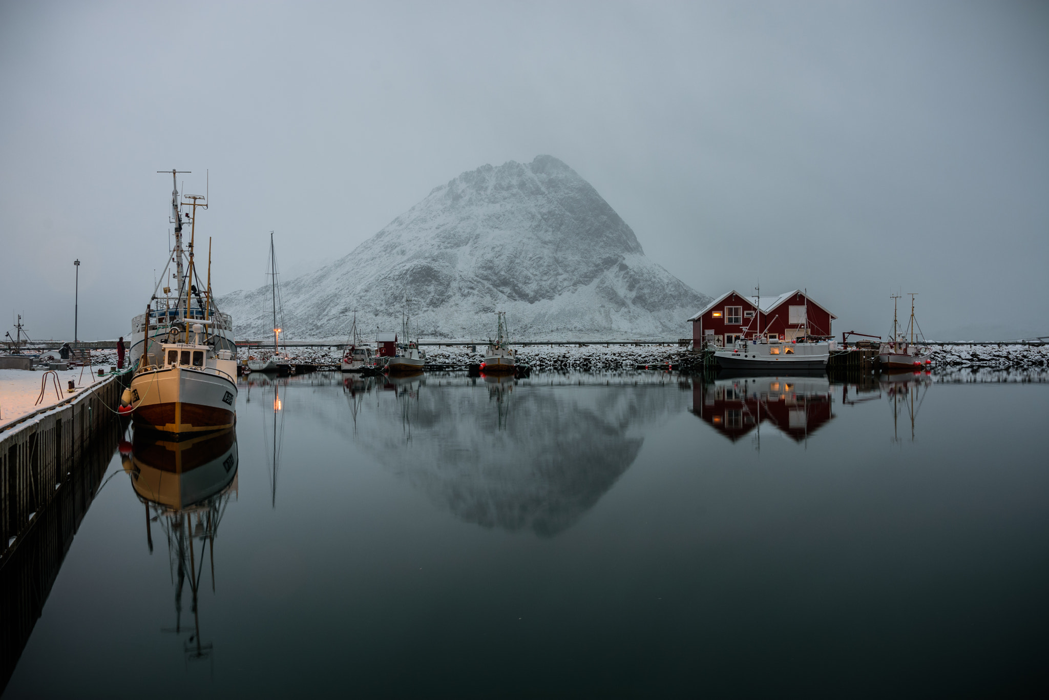 Nikon D7200 + Sigma 18-35mm F1.8 DC HSM Art sample photo. Reflection in the harbor photography