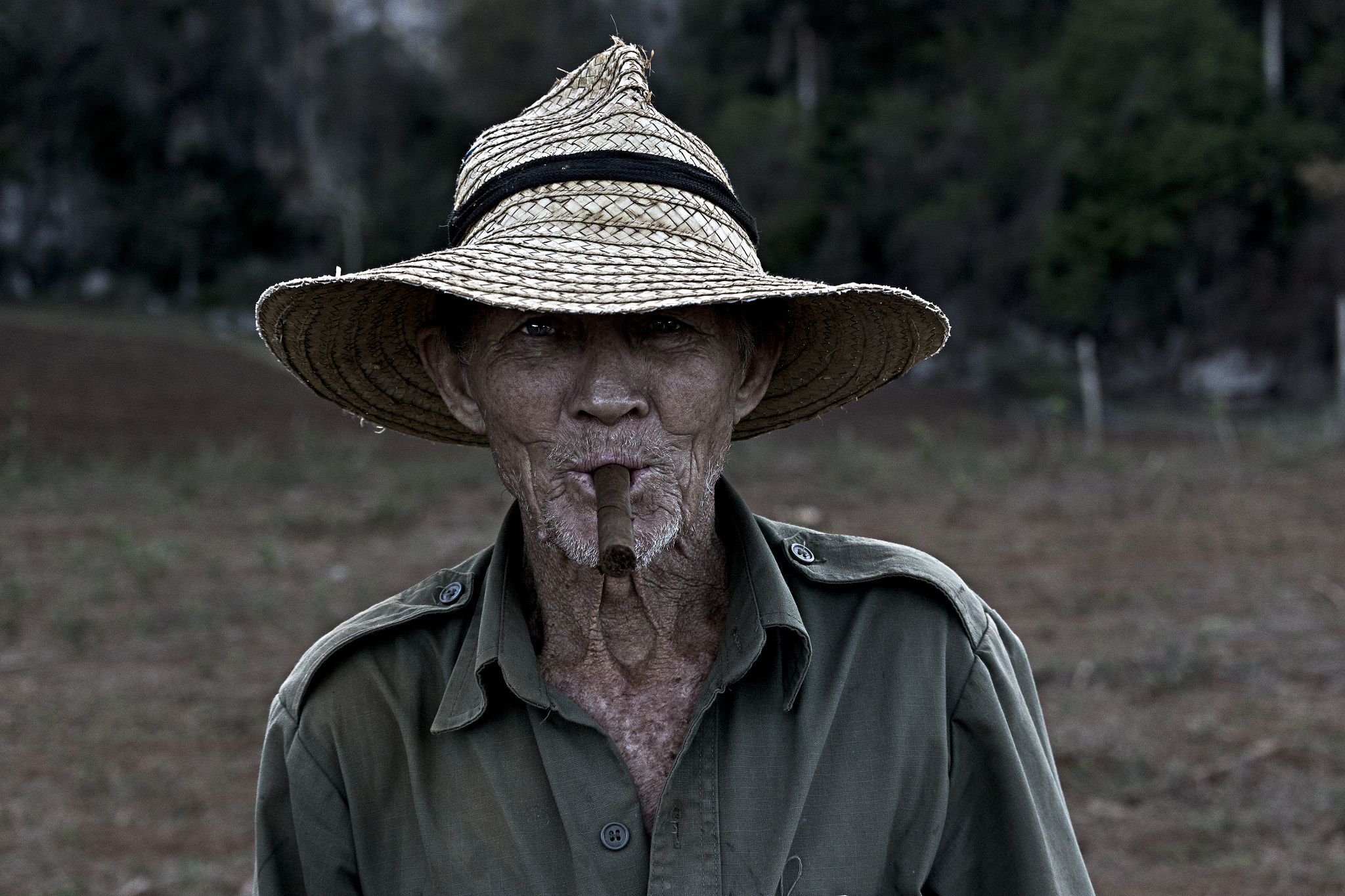 Canon EF-S 55-250mm F4-5.6 IS STM sample photo. Campesino in vinales photography
