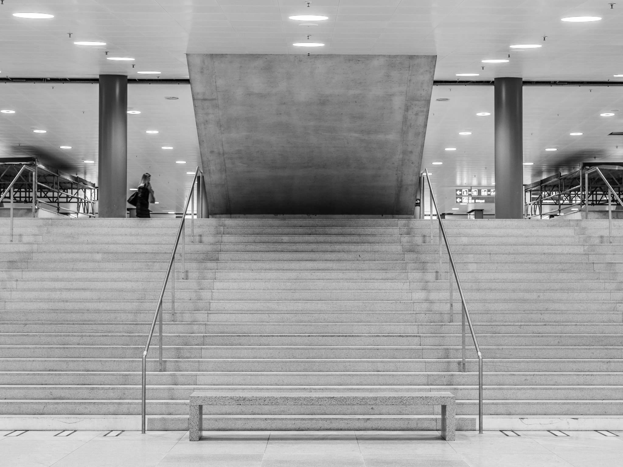 Panasonic Leica DG Summilux 25mm F1.4 II ASPH sample photo. Concrete sofa photography