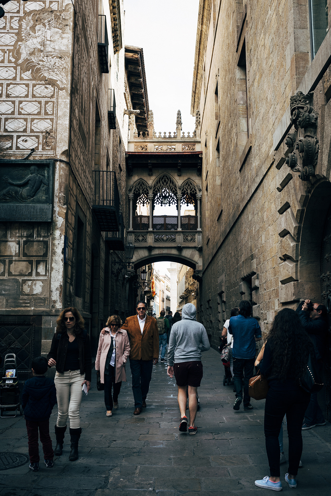 Nikon D810 + Nikon AF-S Nikkor 35mm F1.4G sample photo. Walking through the streets of barcelona photography