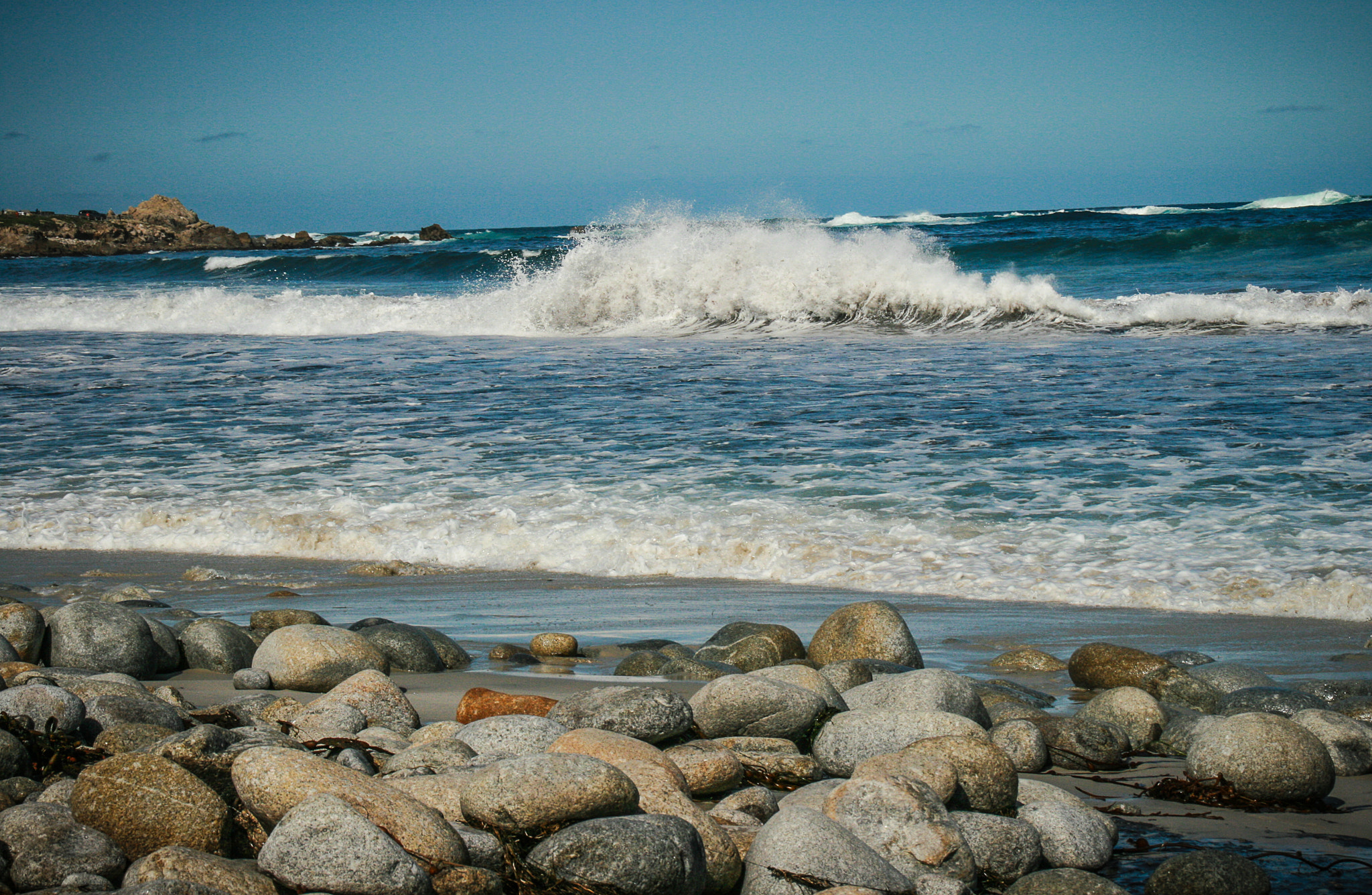 Canon EOS 400D (EOS Digital Rebel XTi / EOS Kiss Digital X) sample photo. Single wave rolling in photography