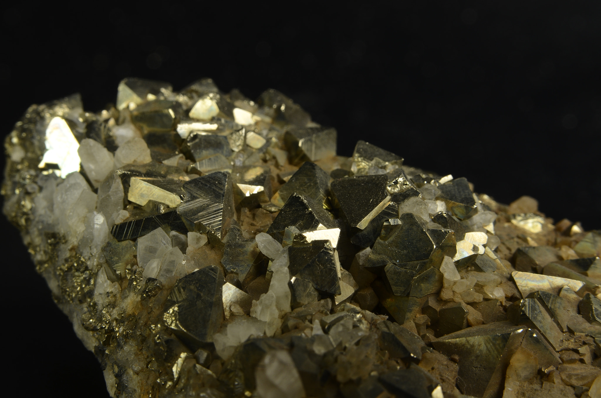 AF Zoom-Nikkor 28-105mm f/3.5-4.5D IF sample photo. Pyrite photography