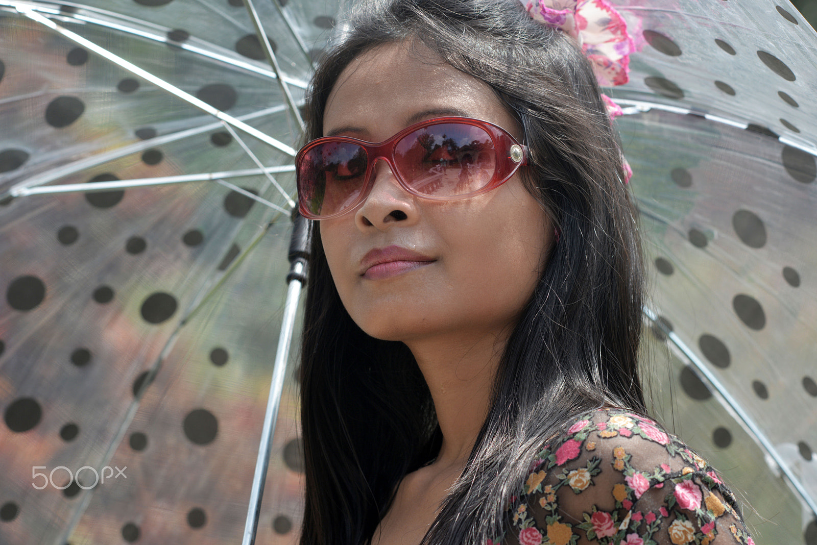 AF DC-Nikkor 135mm f/2D sample photo. A beautiful sexy lady with umbrella wearing brown sunglass photography